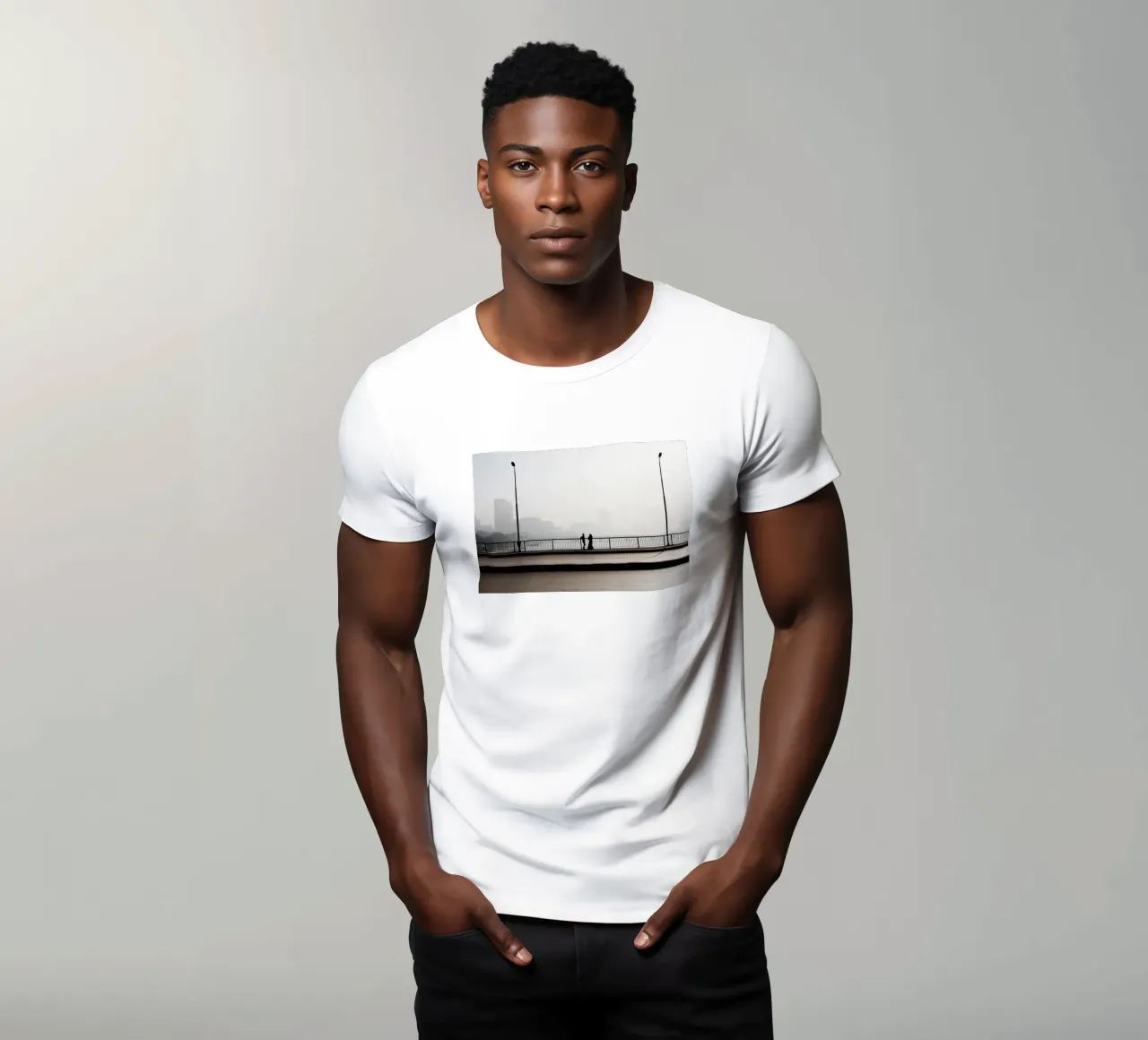 Coppia sul ponte del Cairo (Egitto) t-shirt da Simon Koy