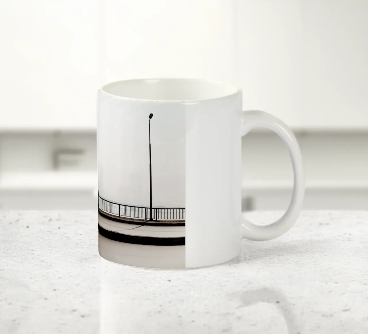 Coppia sul ponte del Cairo (Egitto) tazza in ceramica da Simon Koy