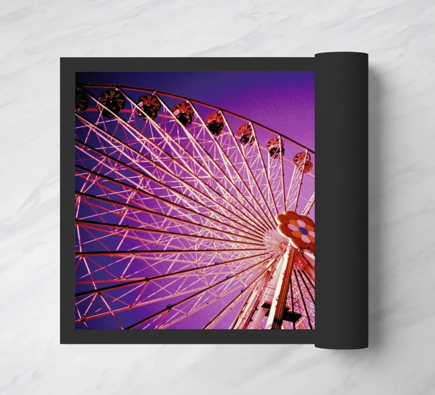 Ferris Fußmatte von BLAEK Design Studio