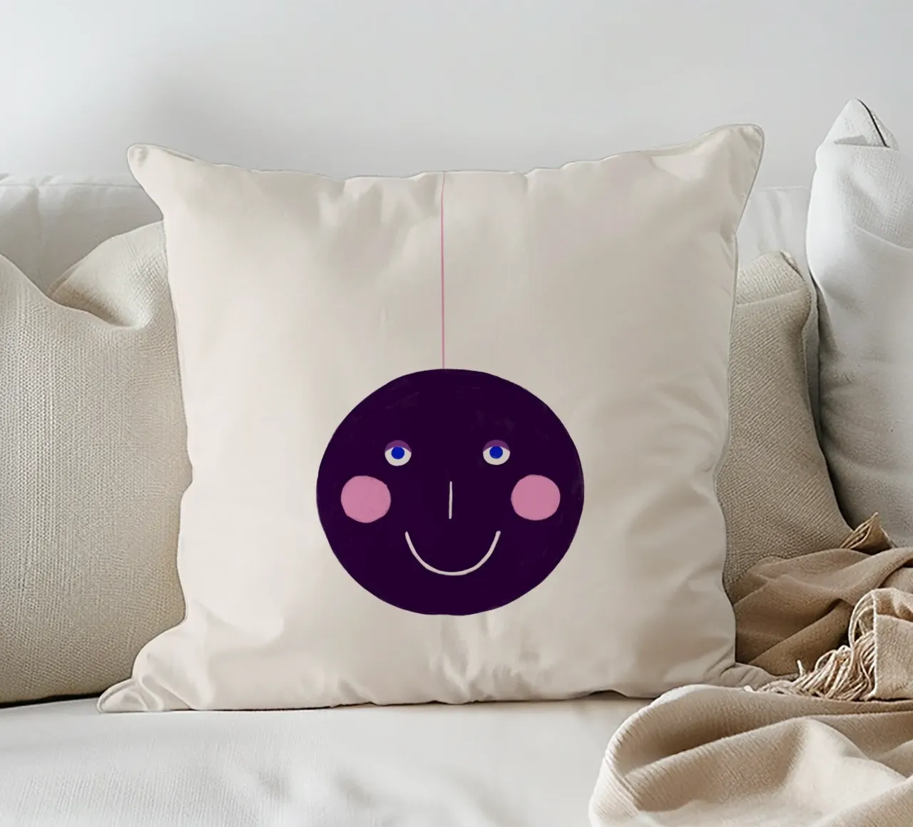 Weihnachtsbaumkugel mit Gesicht Aubergine cuscino da Sophie Augustin Illustration