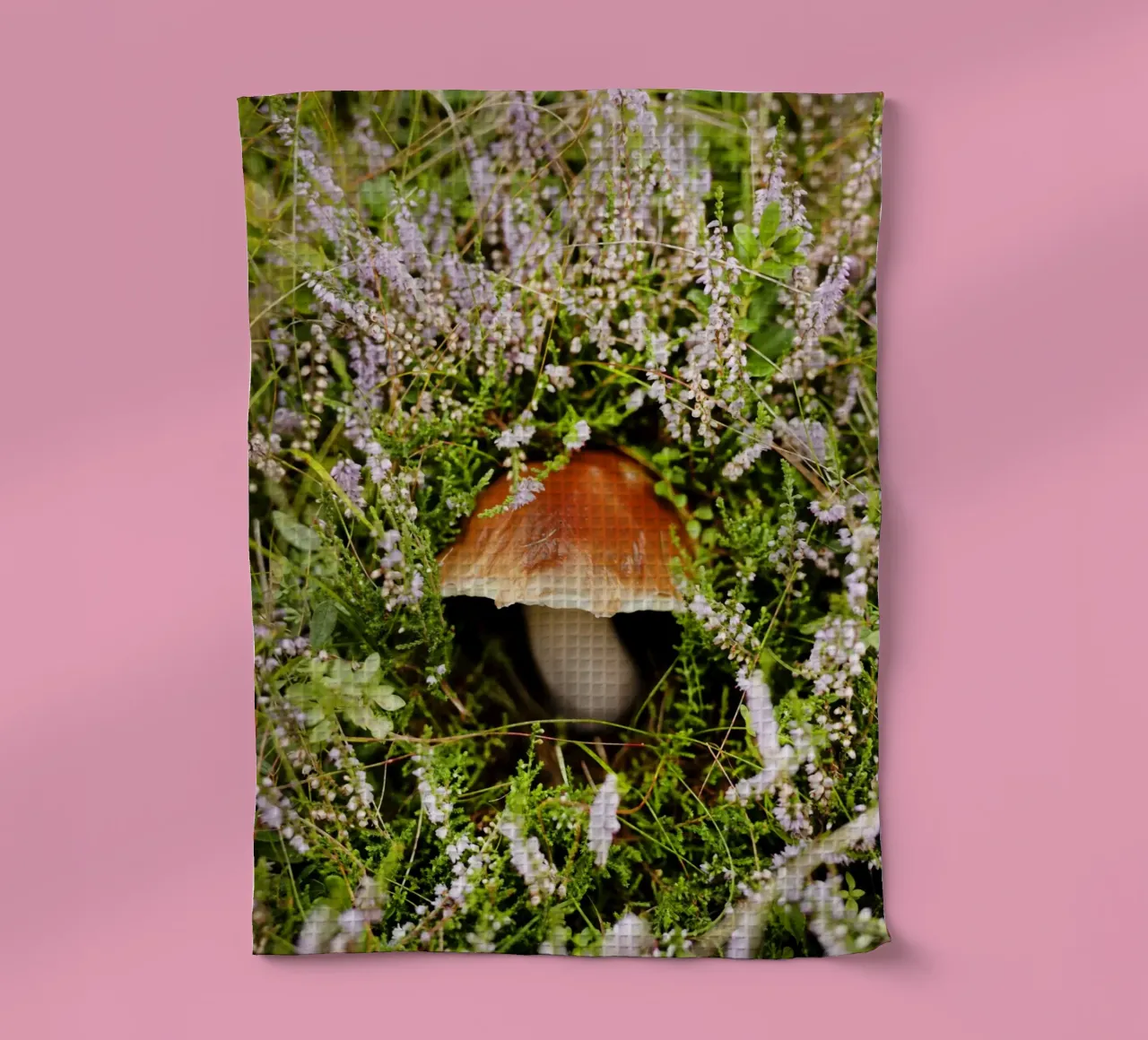 Pilz in Tirol (Österreich) Geschirrtuch von fotokunst