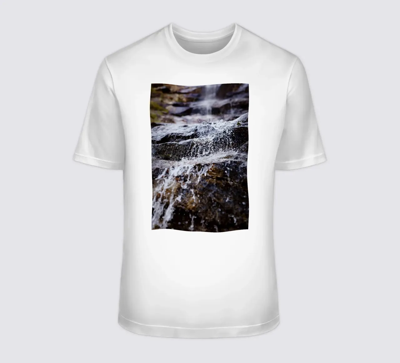 Wasserfall in Triol (Österreich) T-Shirt von fotokunst