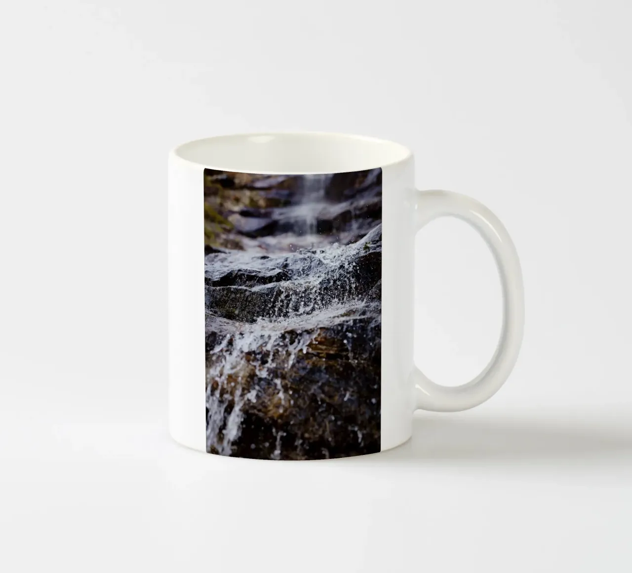 Cascata a Triol (Austria) tazza in ceramica da Simon Koy