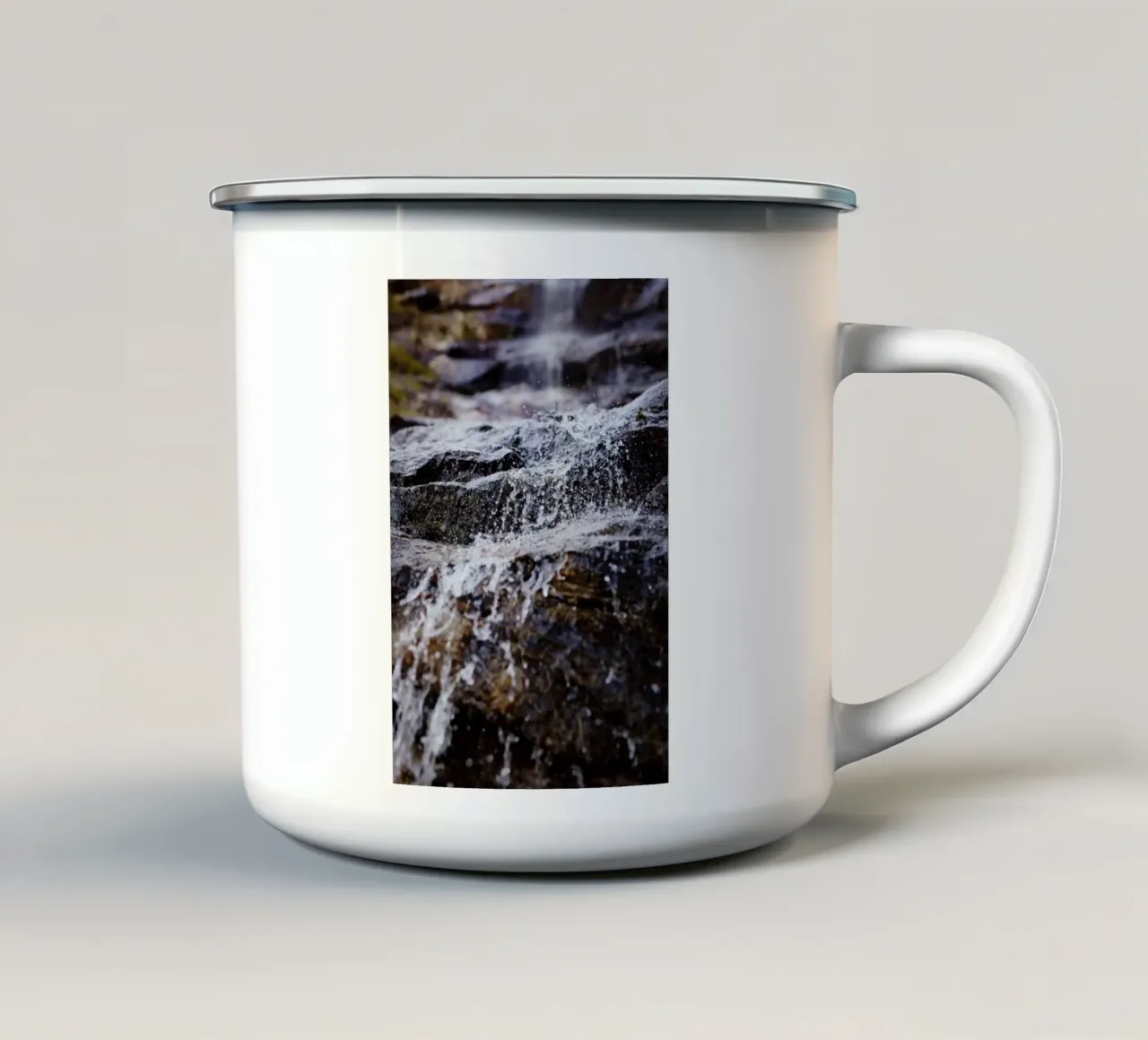 Cascata a Triol (Austria) tazza in smalto da Simon Koy