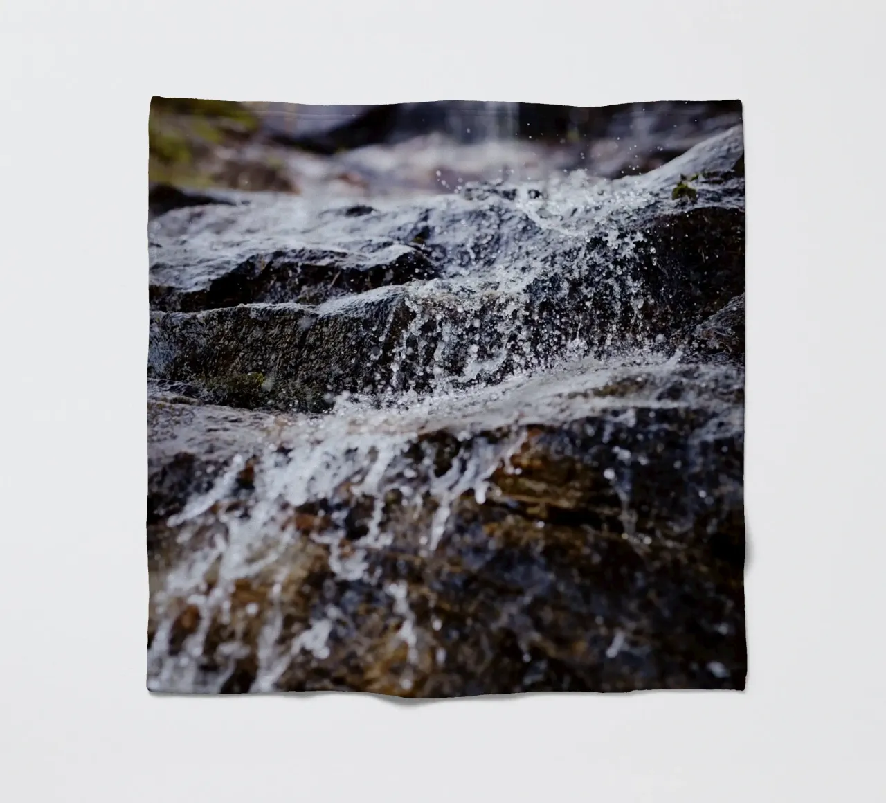 Cascata a Triol (Austria) coperta in pile da Simon Koy