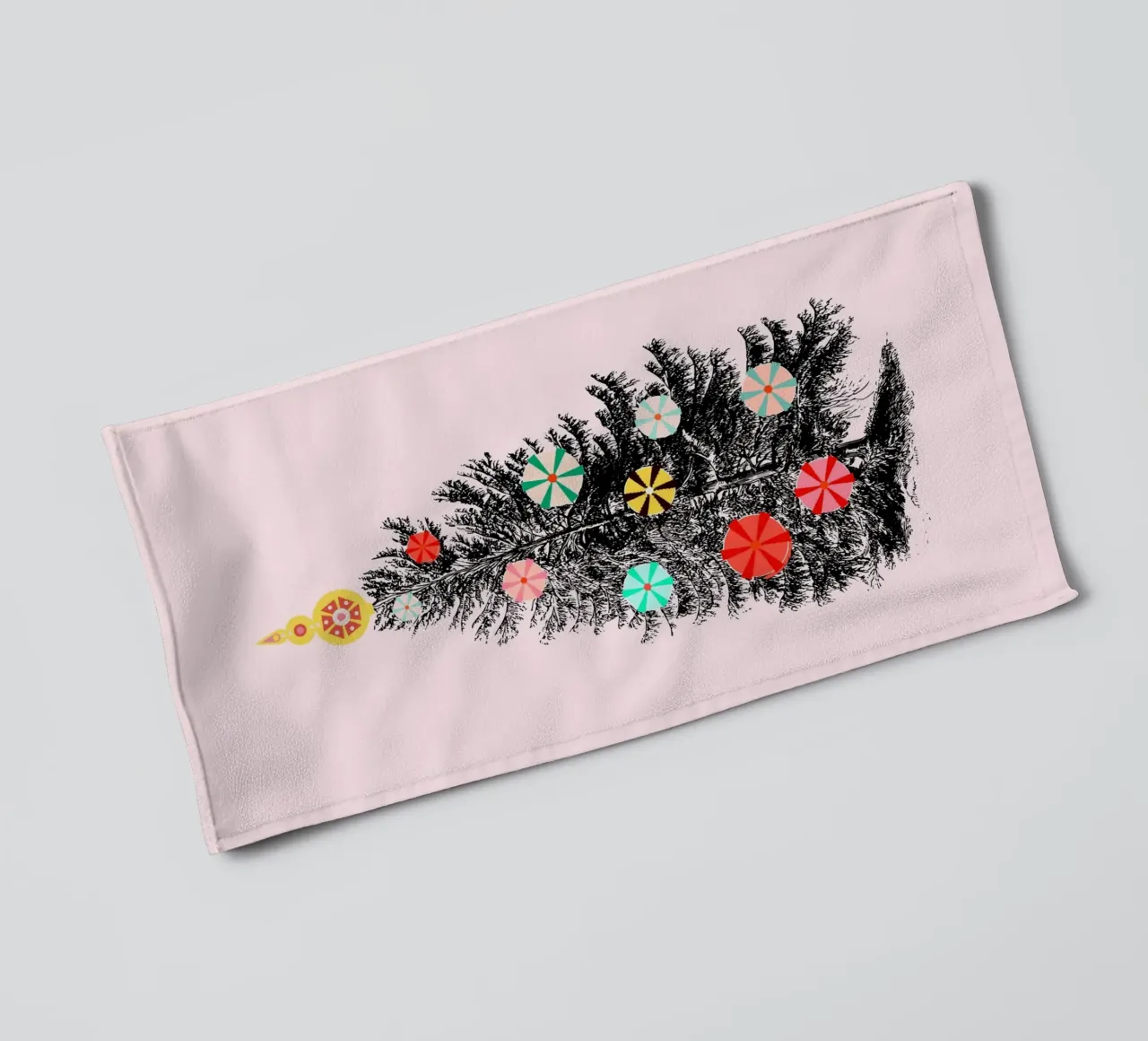 Retro Christmas Tree with Candy Ornaments asciugamano da bagno da showmemars