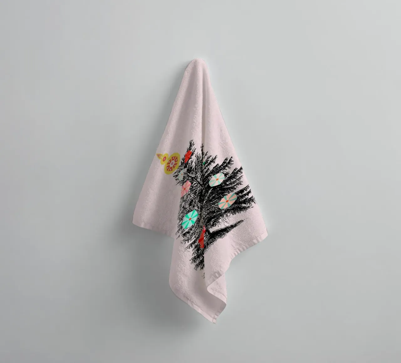 Retro Christmas Tree with Candy Ornaments asciugamano da bagno da showmemars