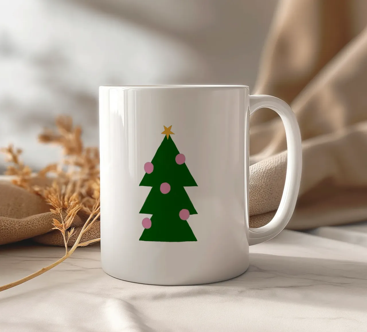 Tannenbaum mit Kugeln tazza in ceramica da Sophie Augustin Illustration