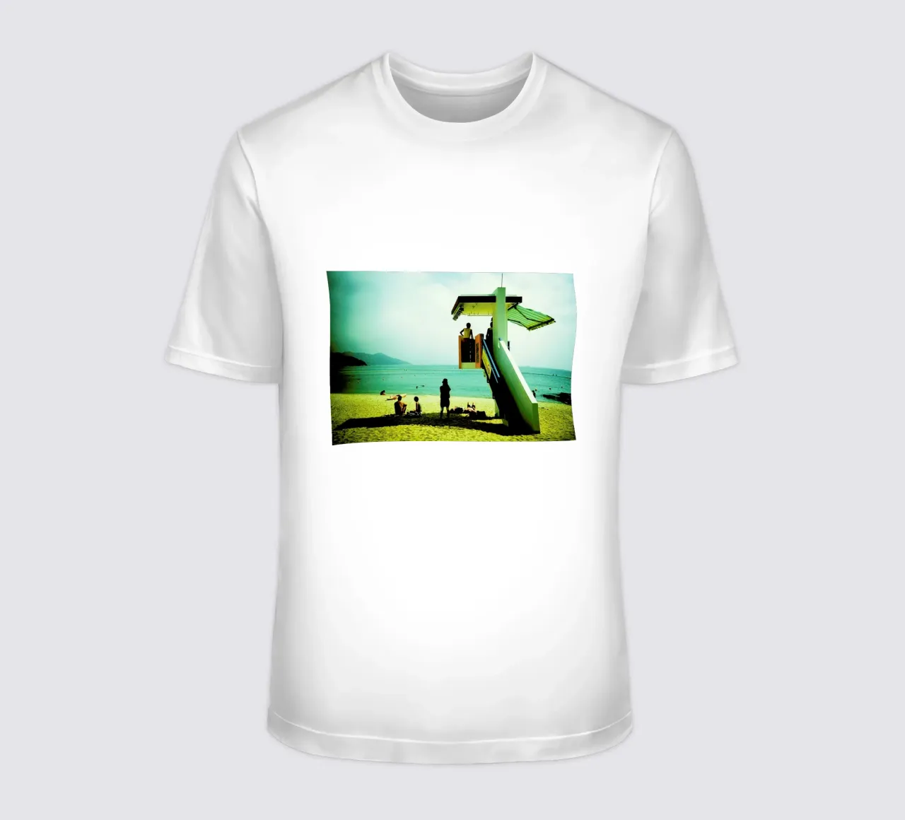 Lamma Island t-shirt da BLAEK Design Studio