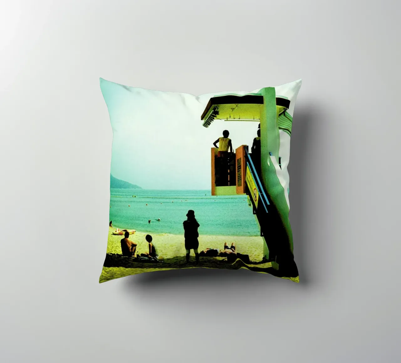 Lamma Island cuscino da BLAEK Design Studio