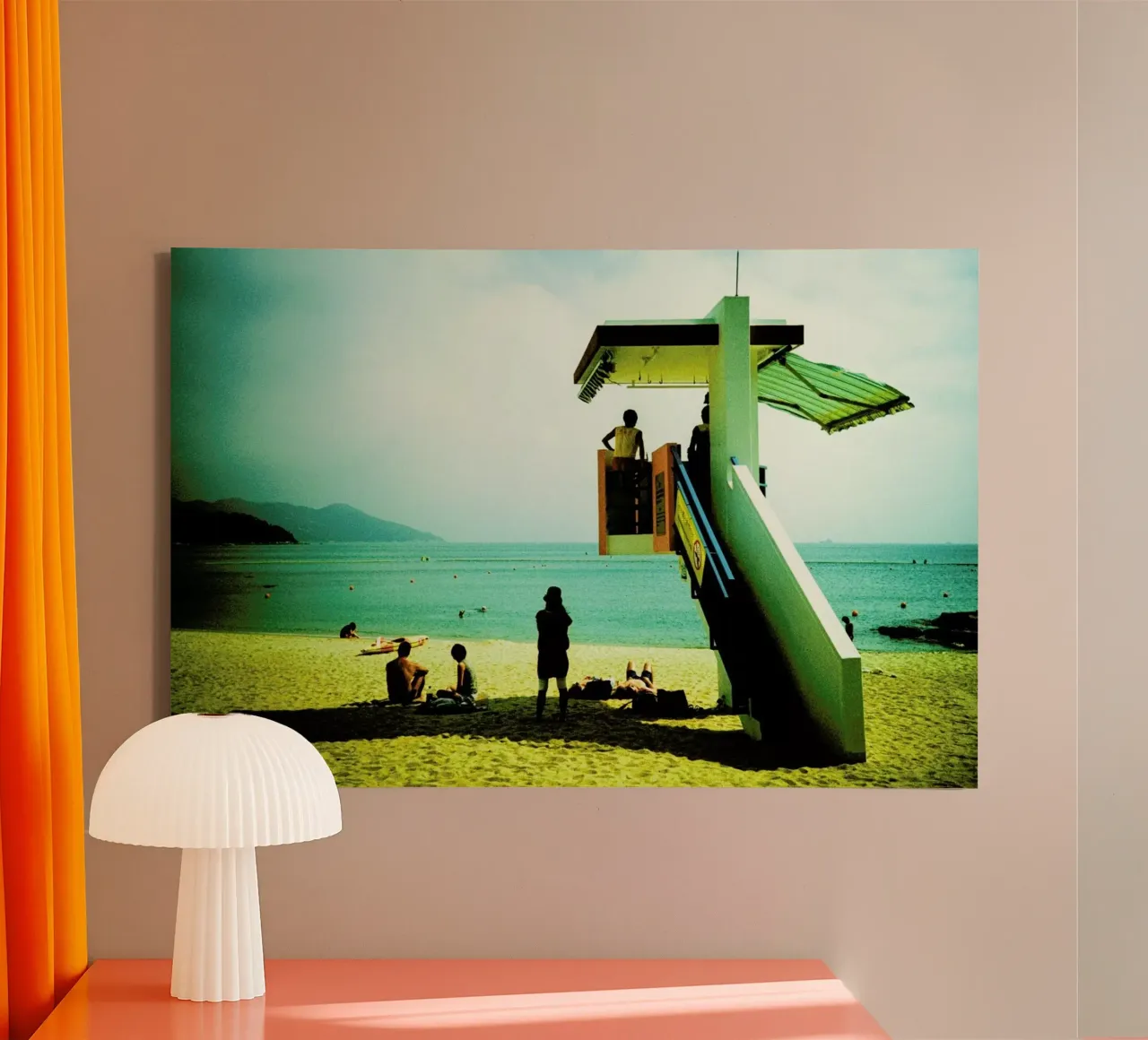 Lamma Island tela con Cornice a cassetta da BLAEK Design Studio
