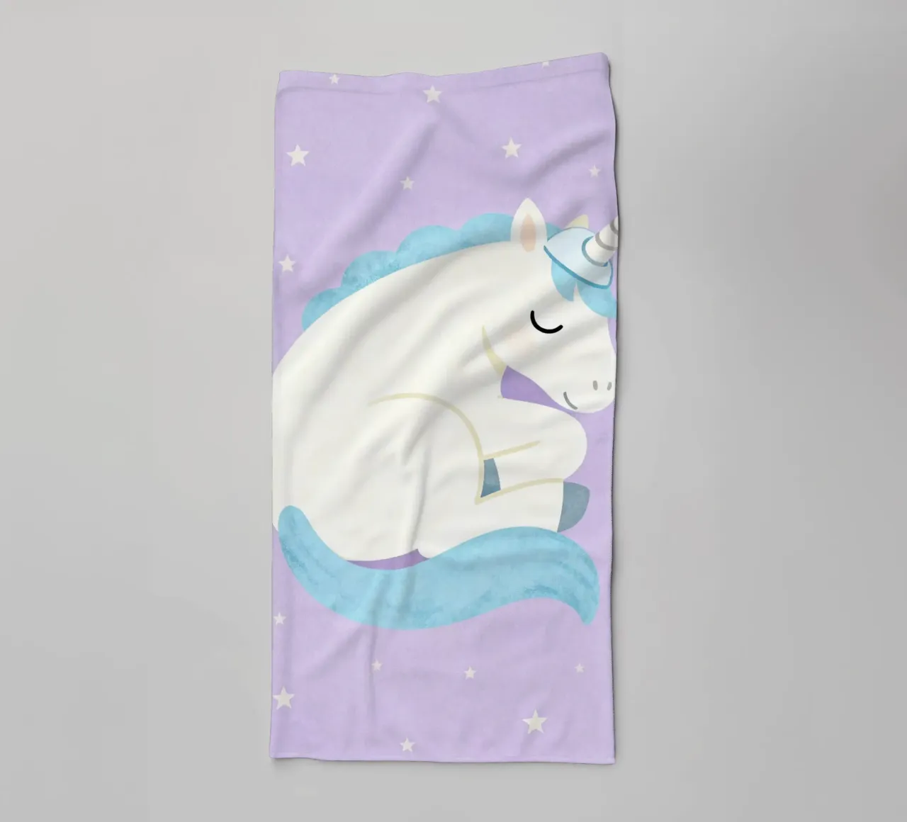 Sleeping Unicorn Under the Stars badhanddoek van EverLuvv Studio