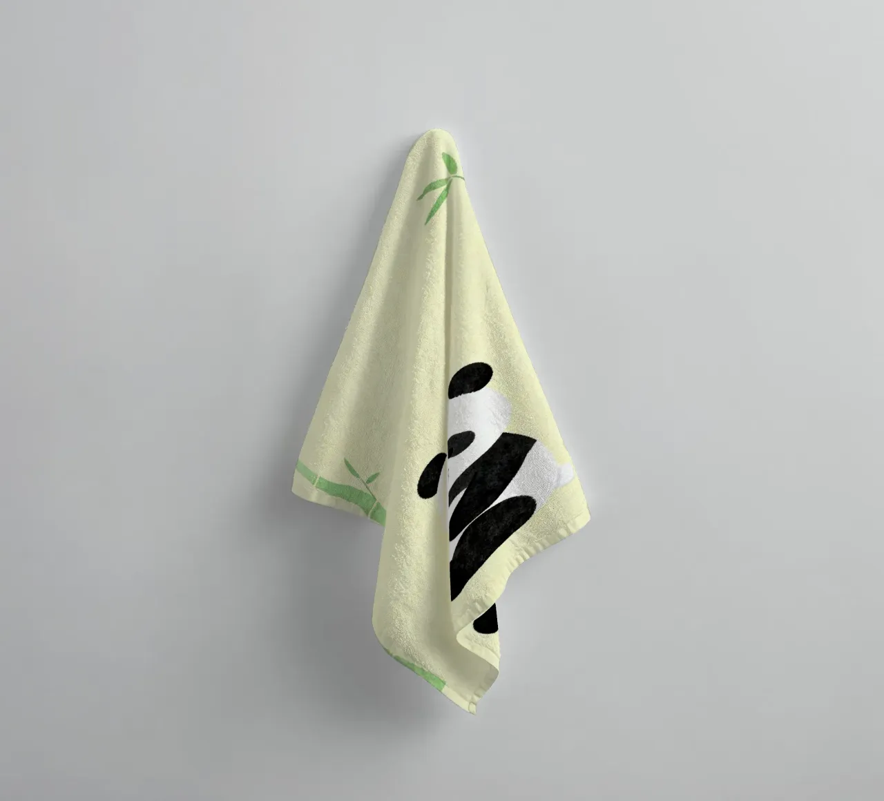 Panda with Bamboo asciugamano da bagno da EverLuvv Studio
