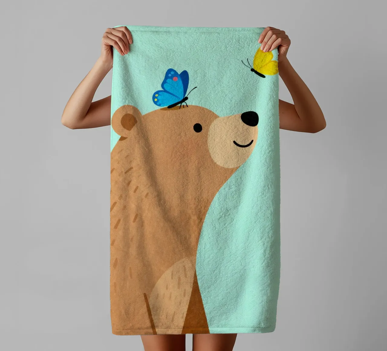 Adorable Bear with Butterfly asciugamano da bagno da EverLuvv Studio