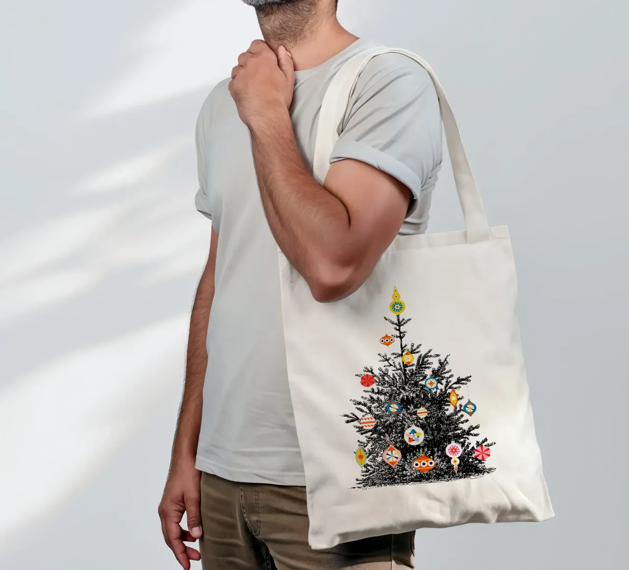 Retro Christmas Tree With Colorful Ornaments borsa in juta da showmemars