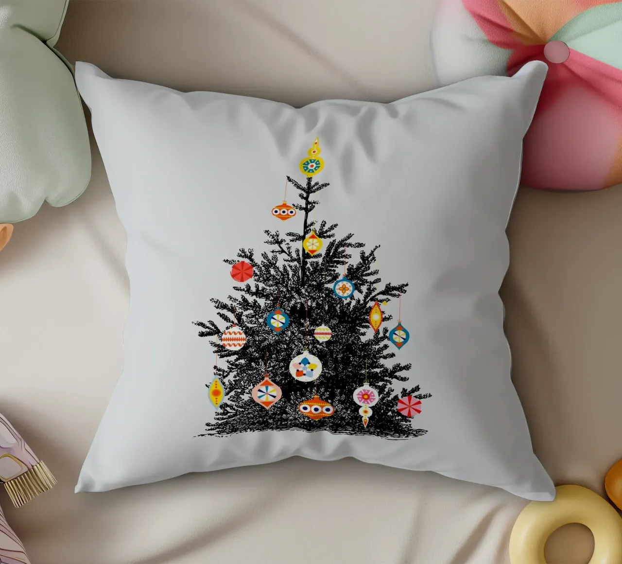 Retro Christmas Tree With Colorful Ornaments cuscino da showmemars