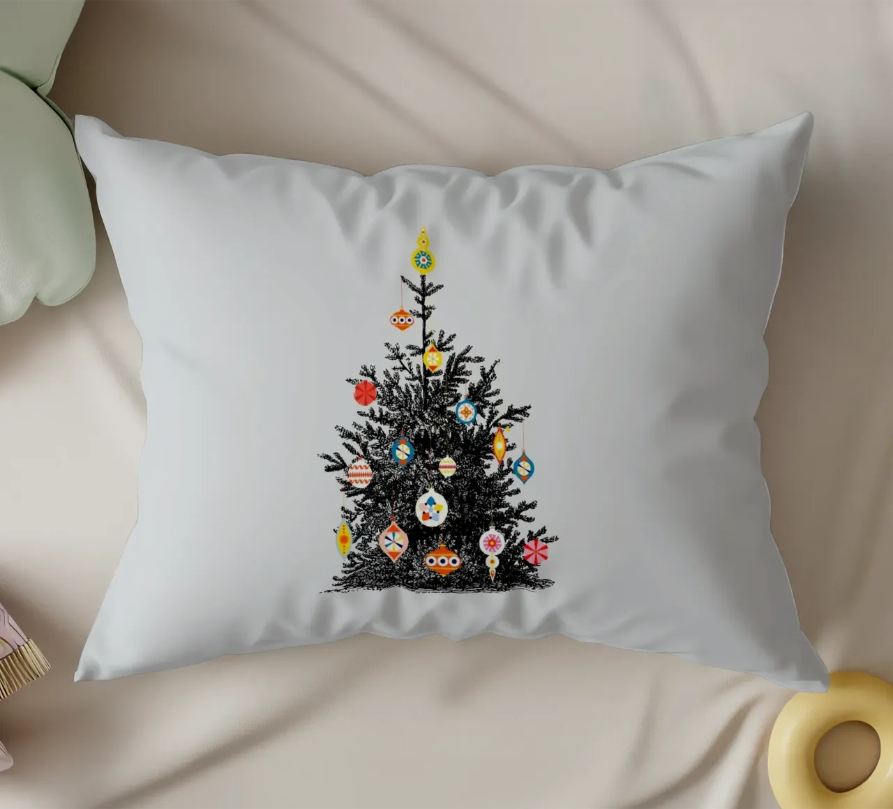 Retro Christmas Tree With Colorful Ornaments cuscino da showmemars