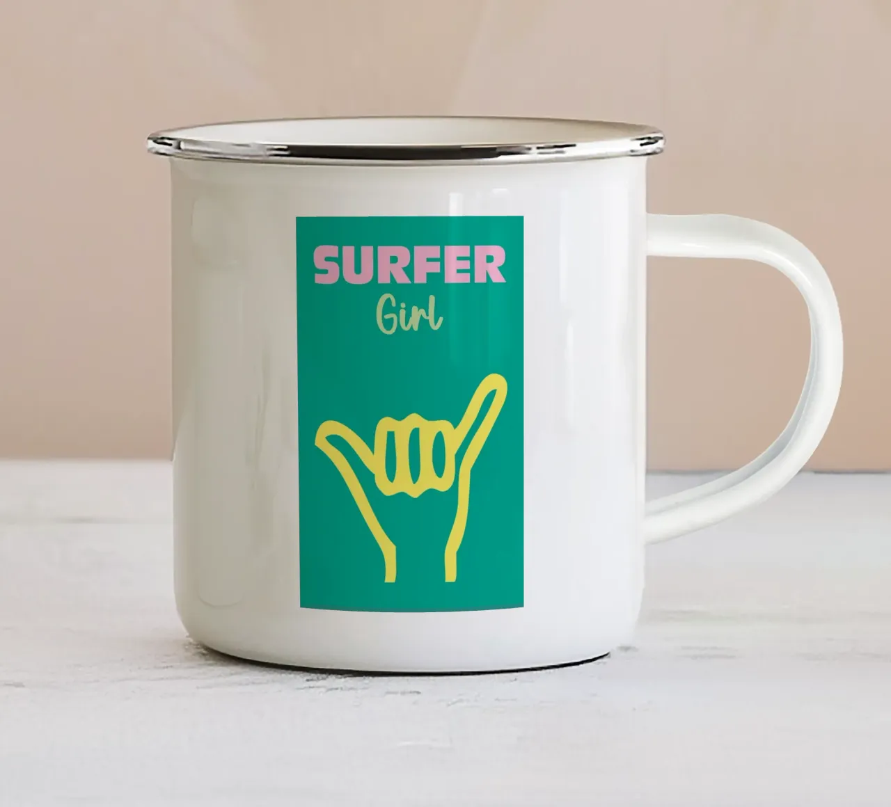 Surfer Girl tazza in smalto da Art Fart