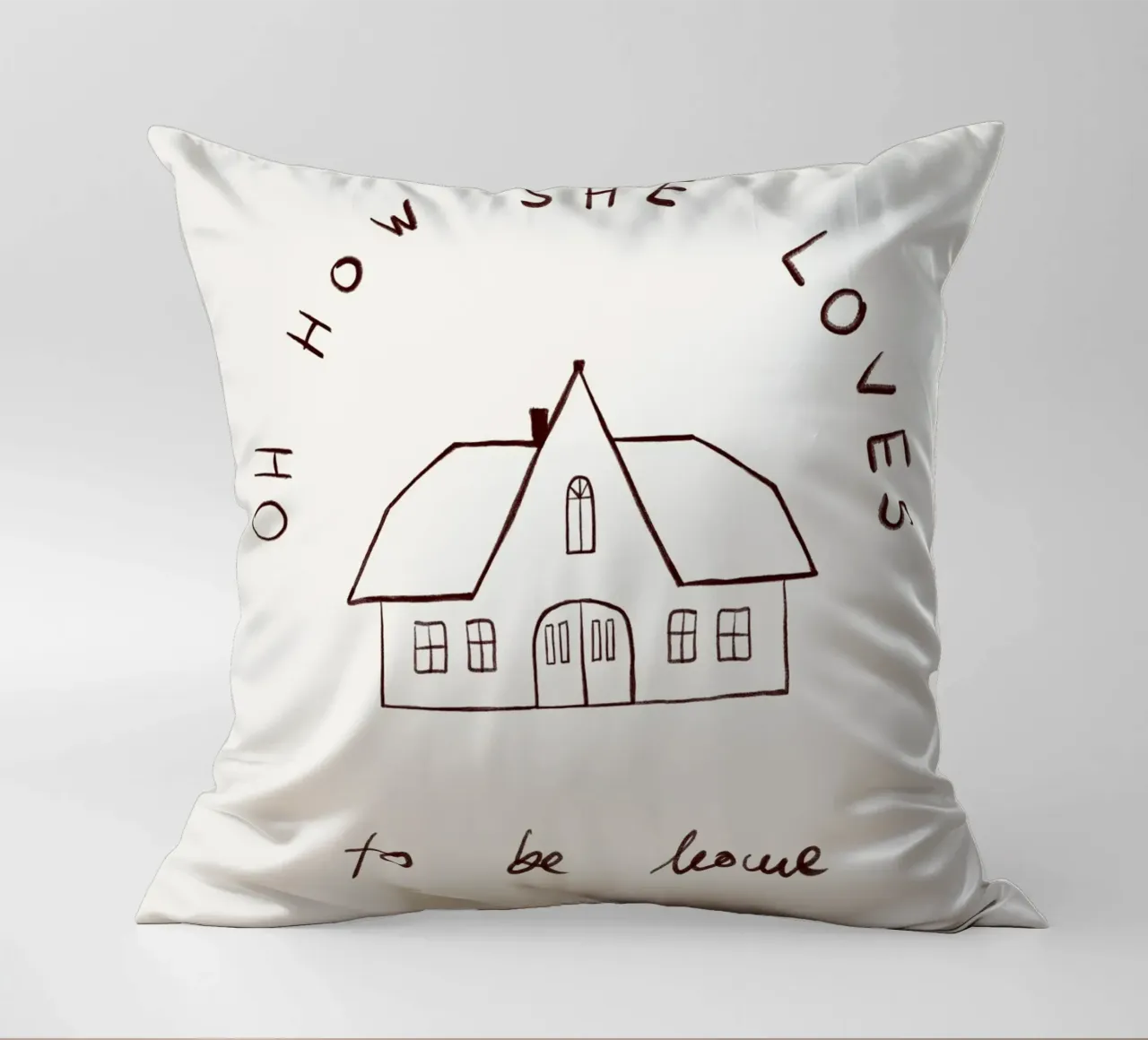 Oh how she loves to be home cuscino da Sophie Augustin Illustration