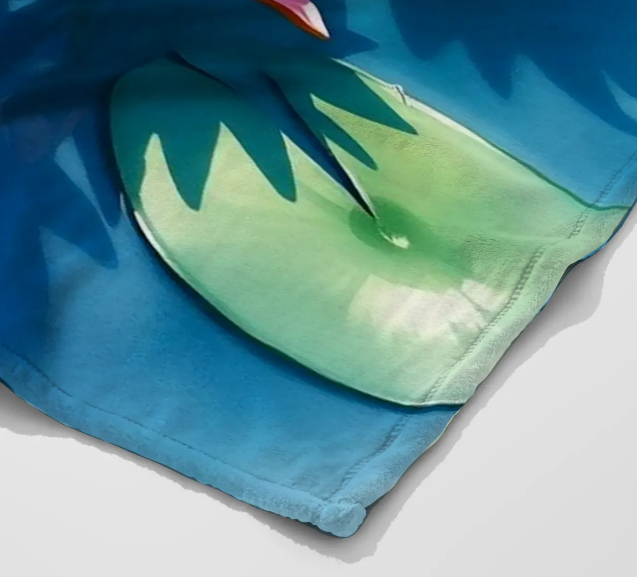 Serene ninfee rosa su uno stagno blu coperta in pile da Artistic-shop