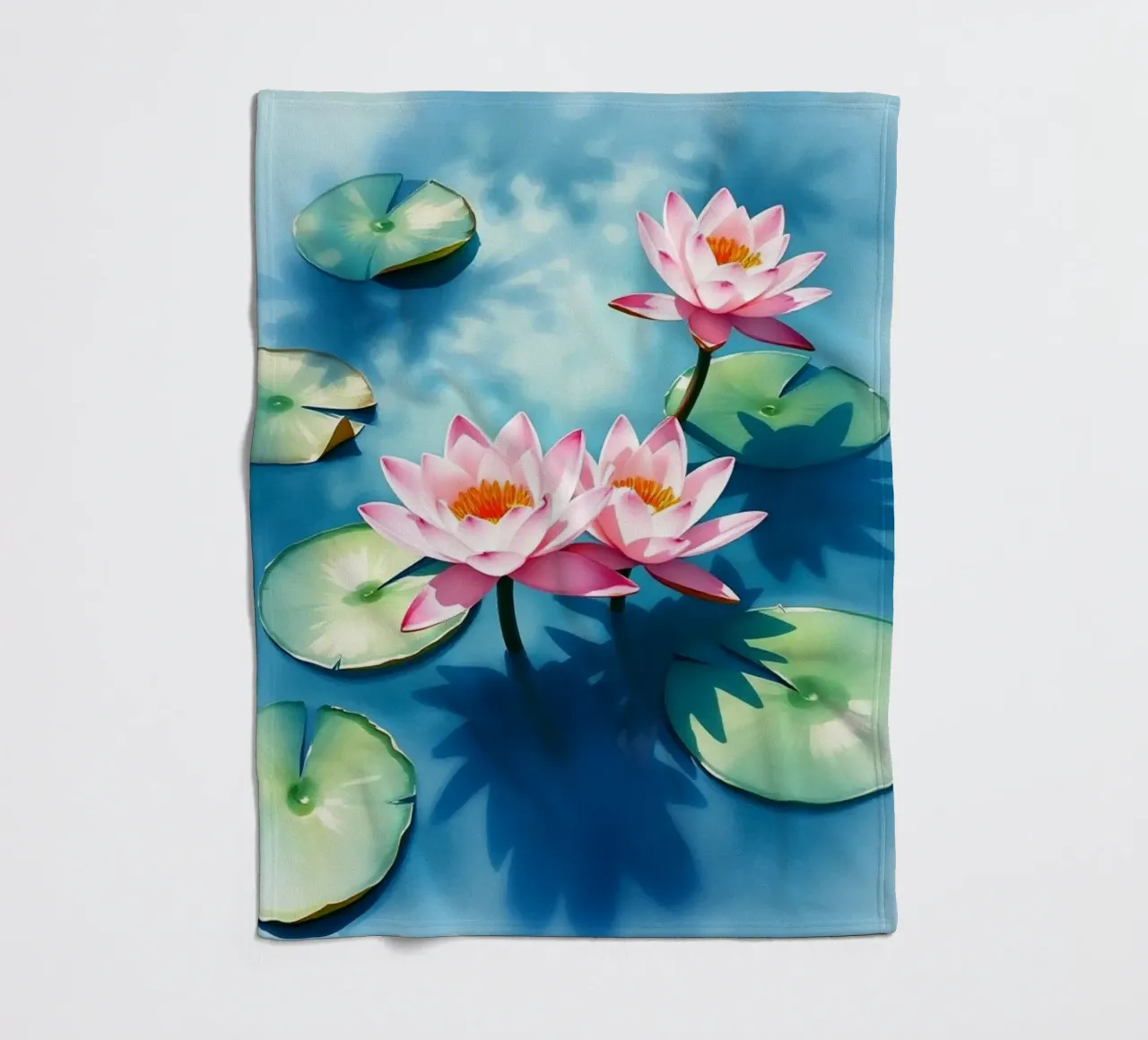 Serene ninfee rosa su uno stagno blu coperta in pile da Artistic-shop