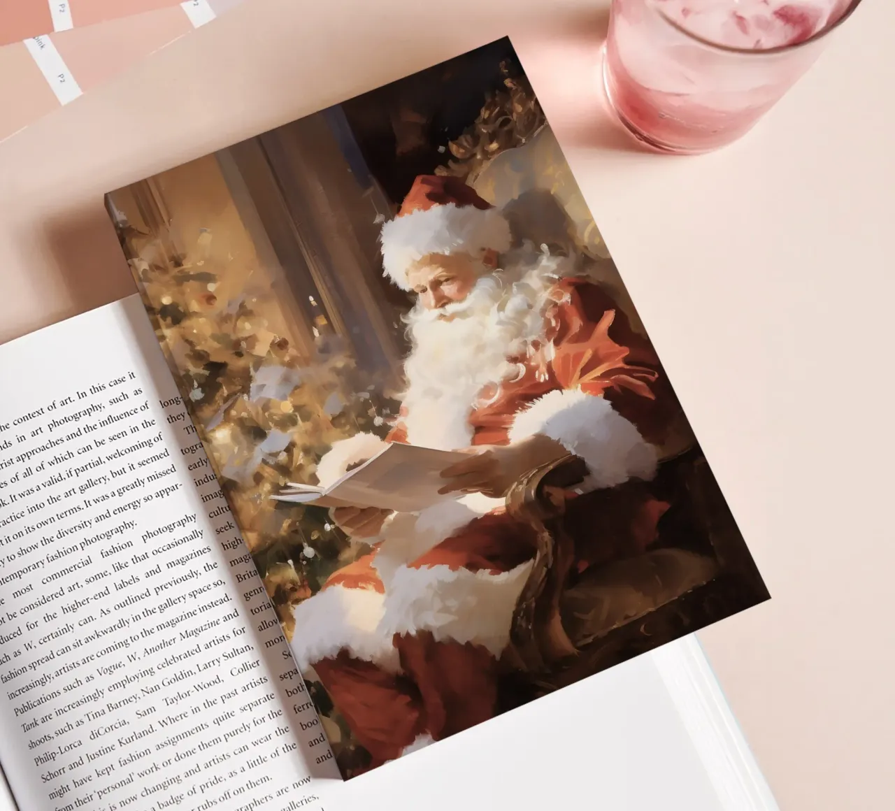 Père Noël lisant la liste de Noël Art Print carnet de notes de Studio Vibe