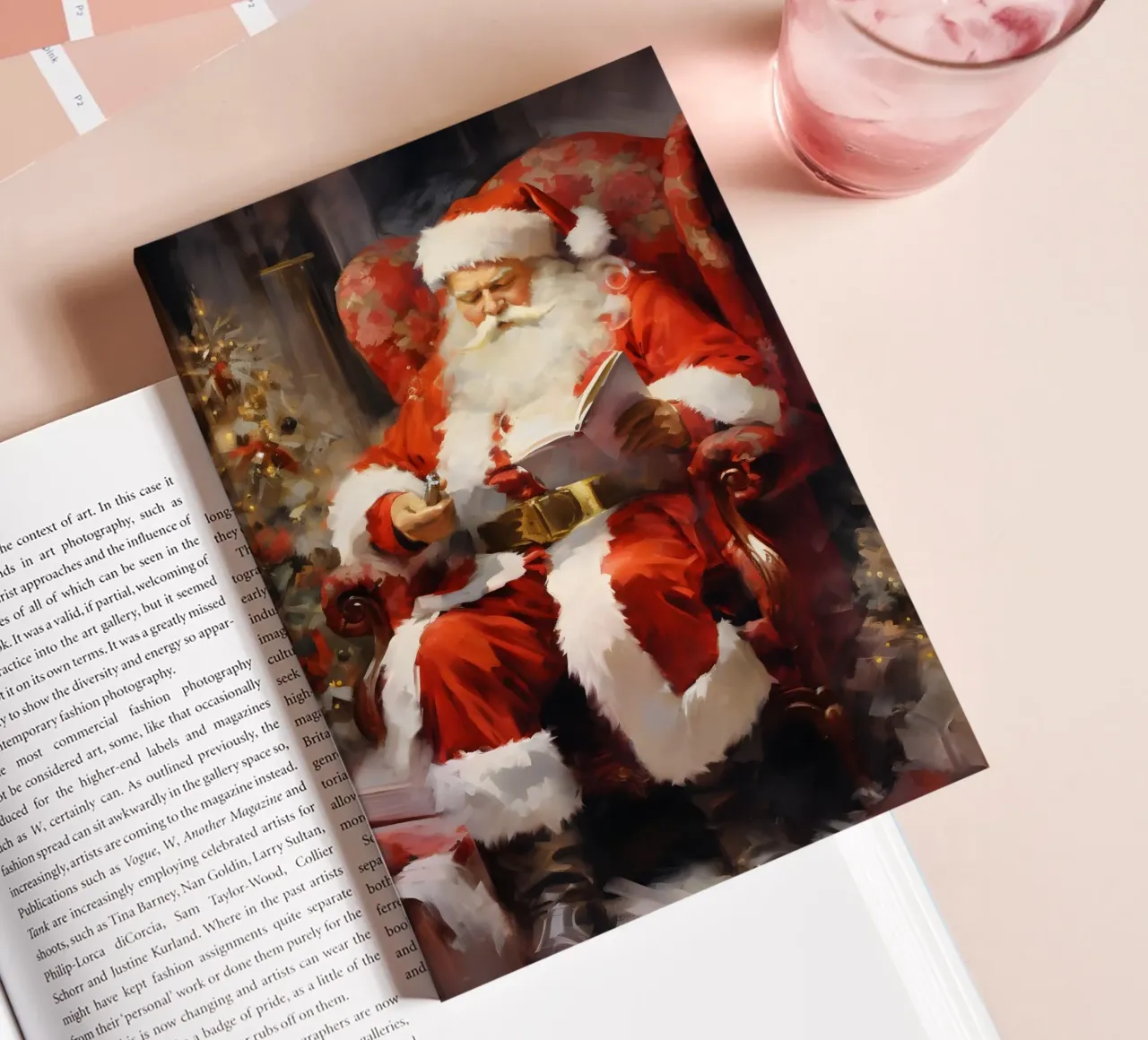 Père Noël lisant la liste de Noël Art Print carnet de notes de Studio Vibe