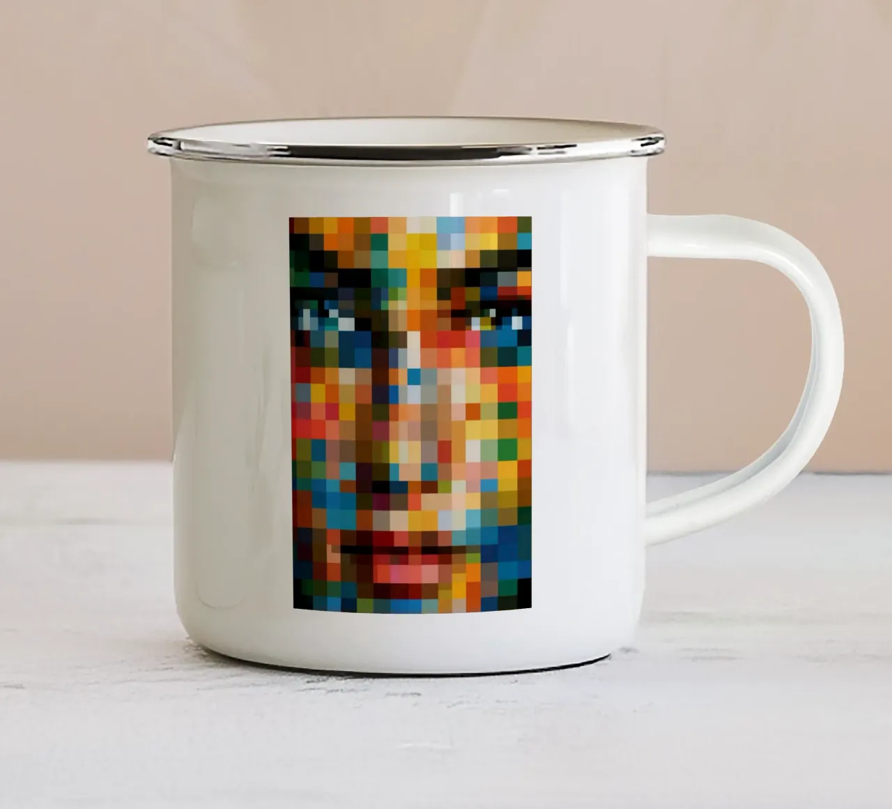 Ritratto in pixel | Retro-pixelismo digitale tazza in smalto da Autofocus