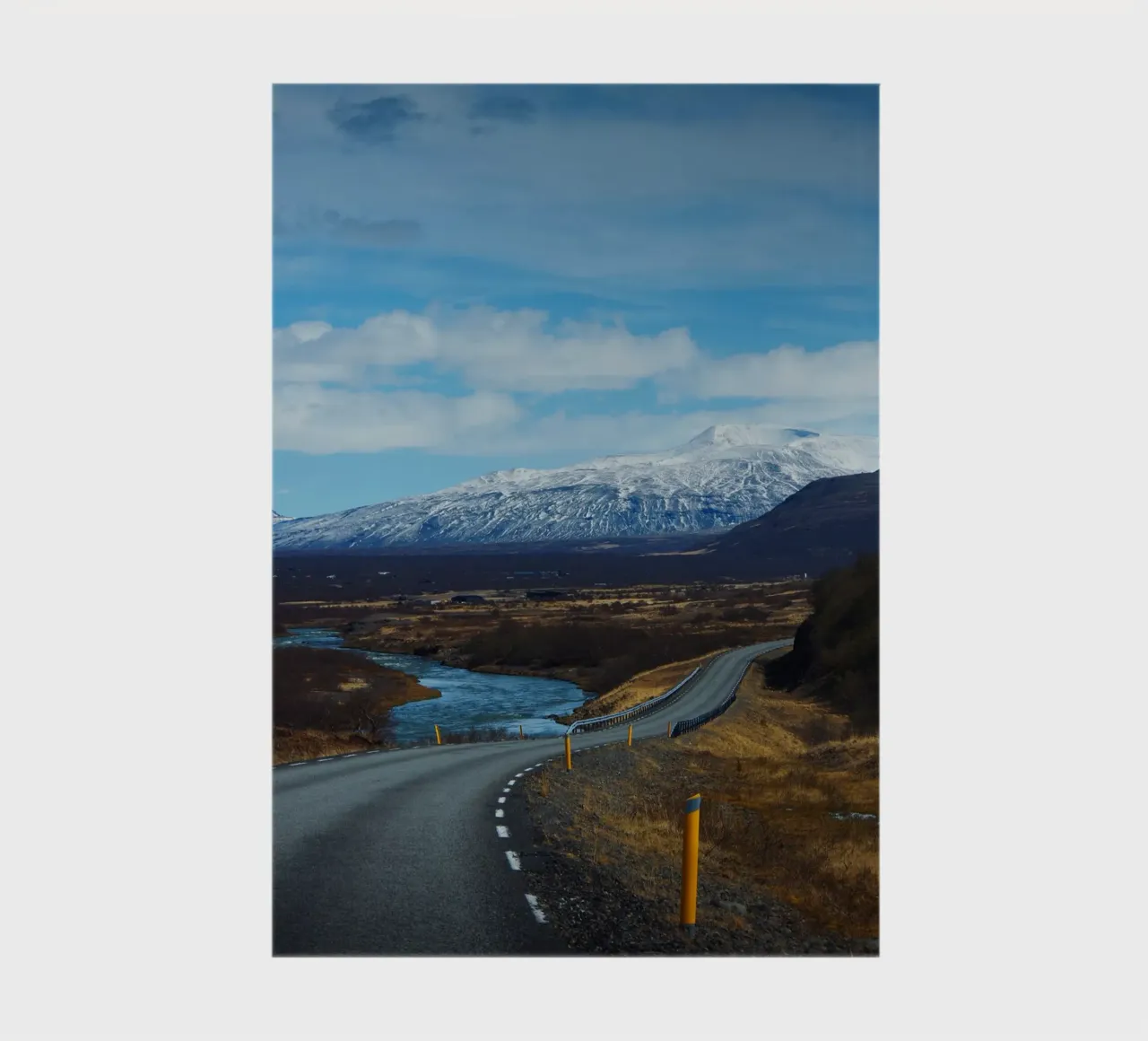 Strada e montagne innevate in Islanda diario da Fjöllart