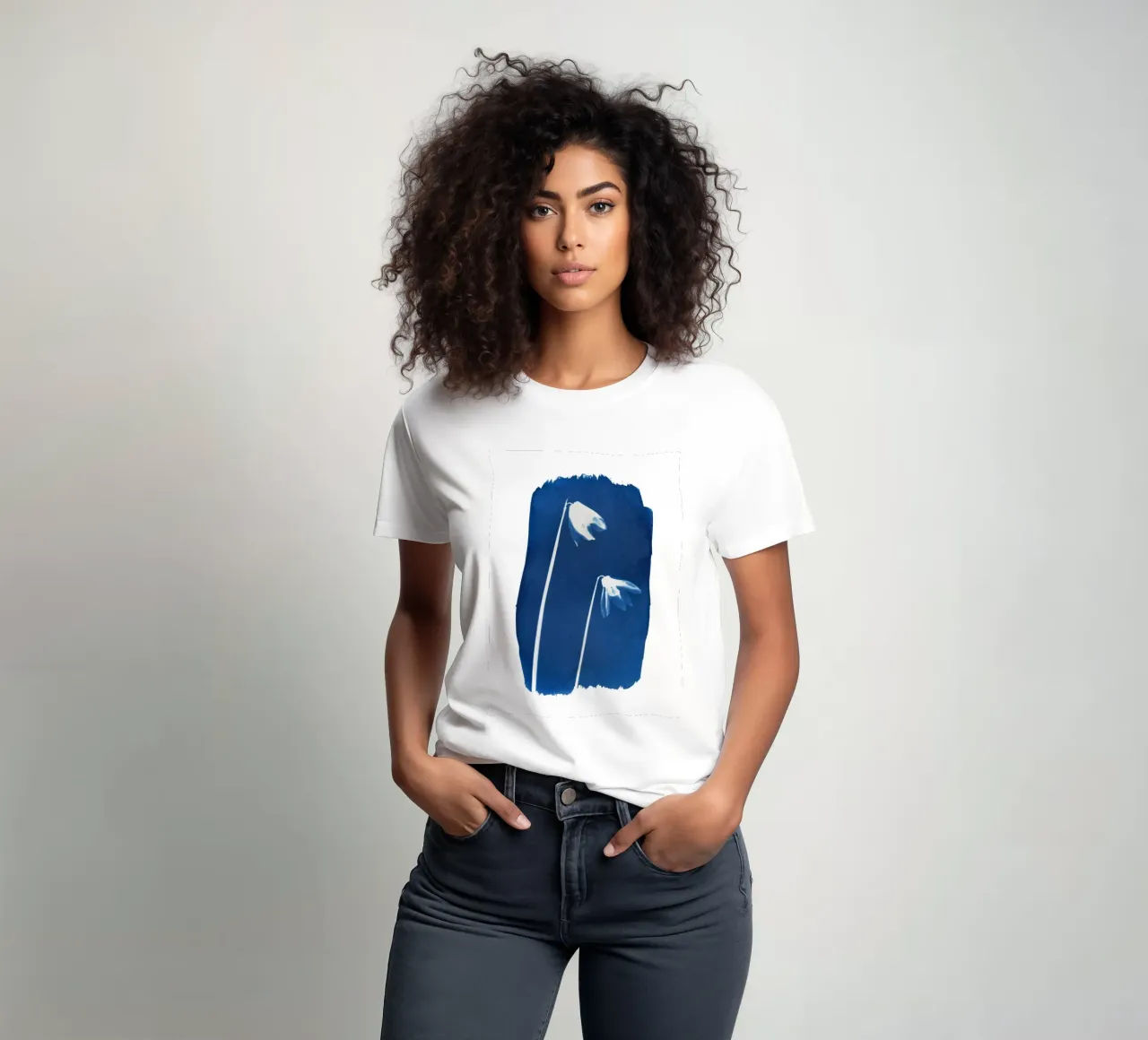 Cianotipia dei bucaneve t-shirt da Kim Hubball Studio