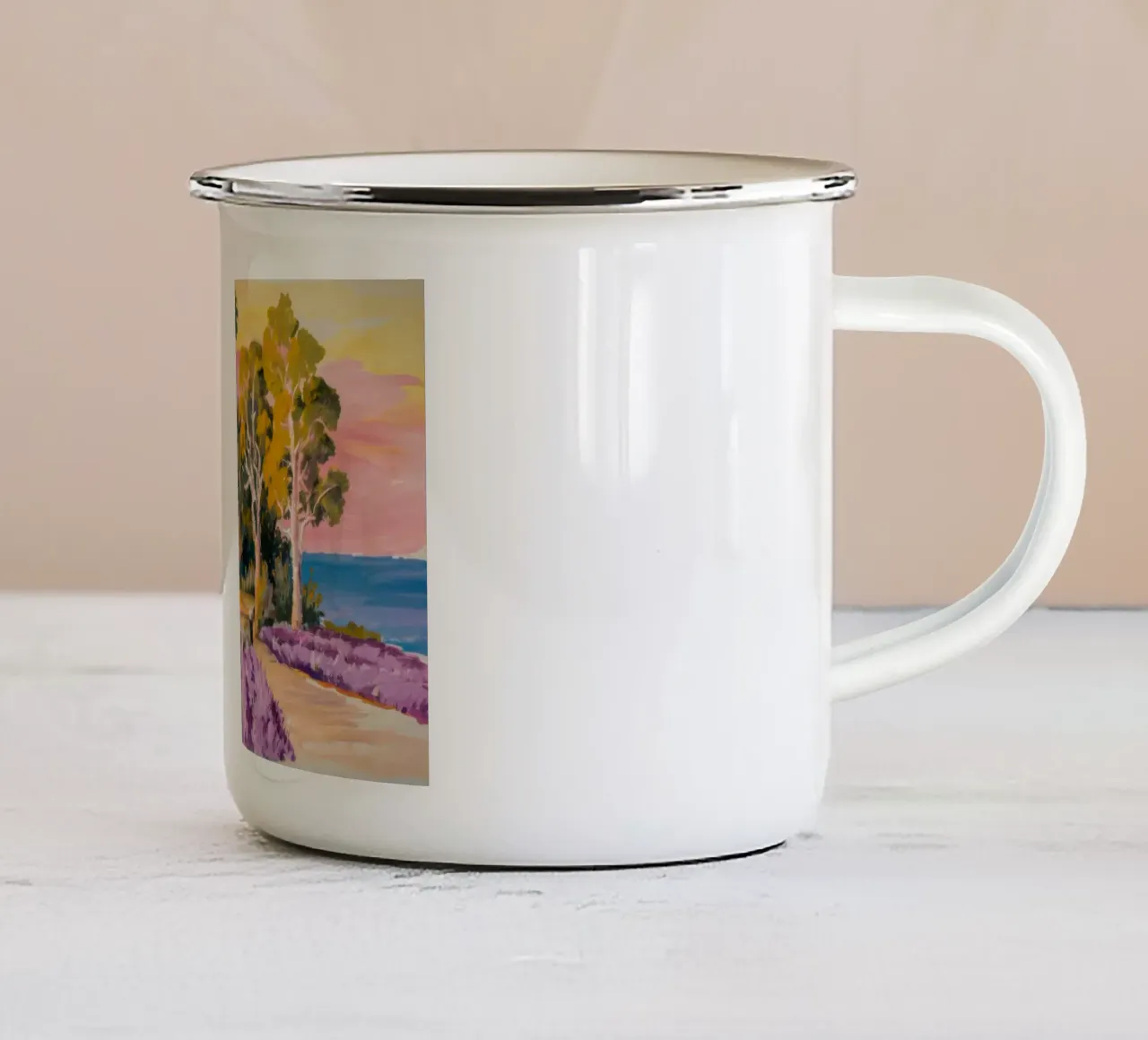 Casa sulla spiaggia della lavanda tazza in smalto da Angkasa Mist