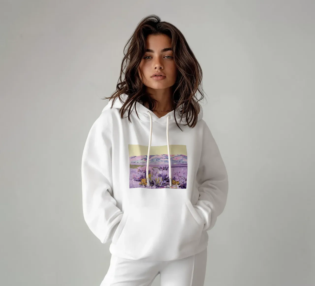 Colline di lavanda color nocciola felpa con cappuccio da Angkasa Mist