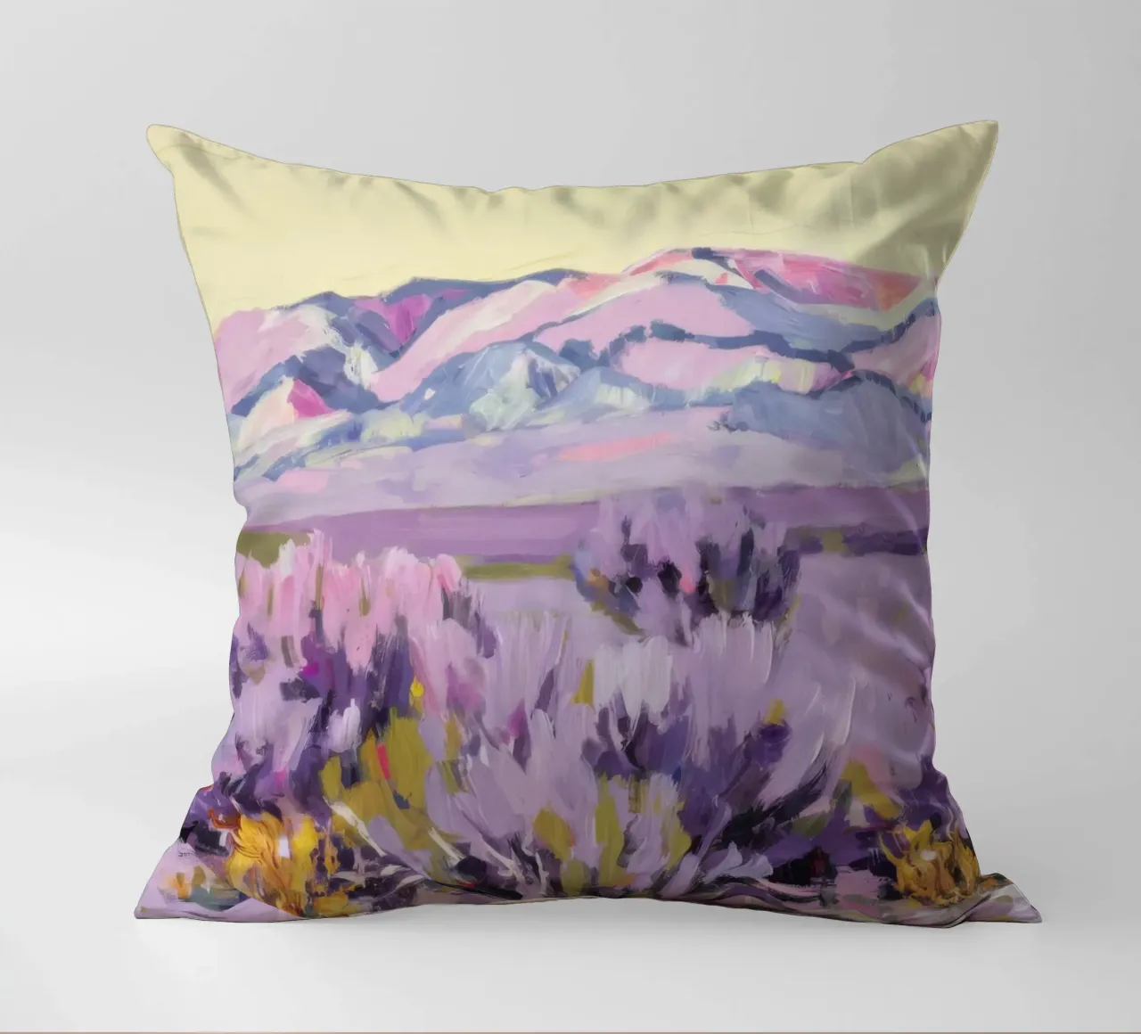 Colline di lavanda color nocciola cuscino da Angkasa Mist