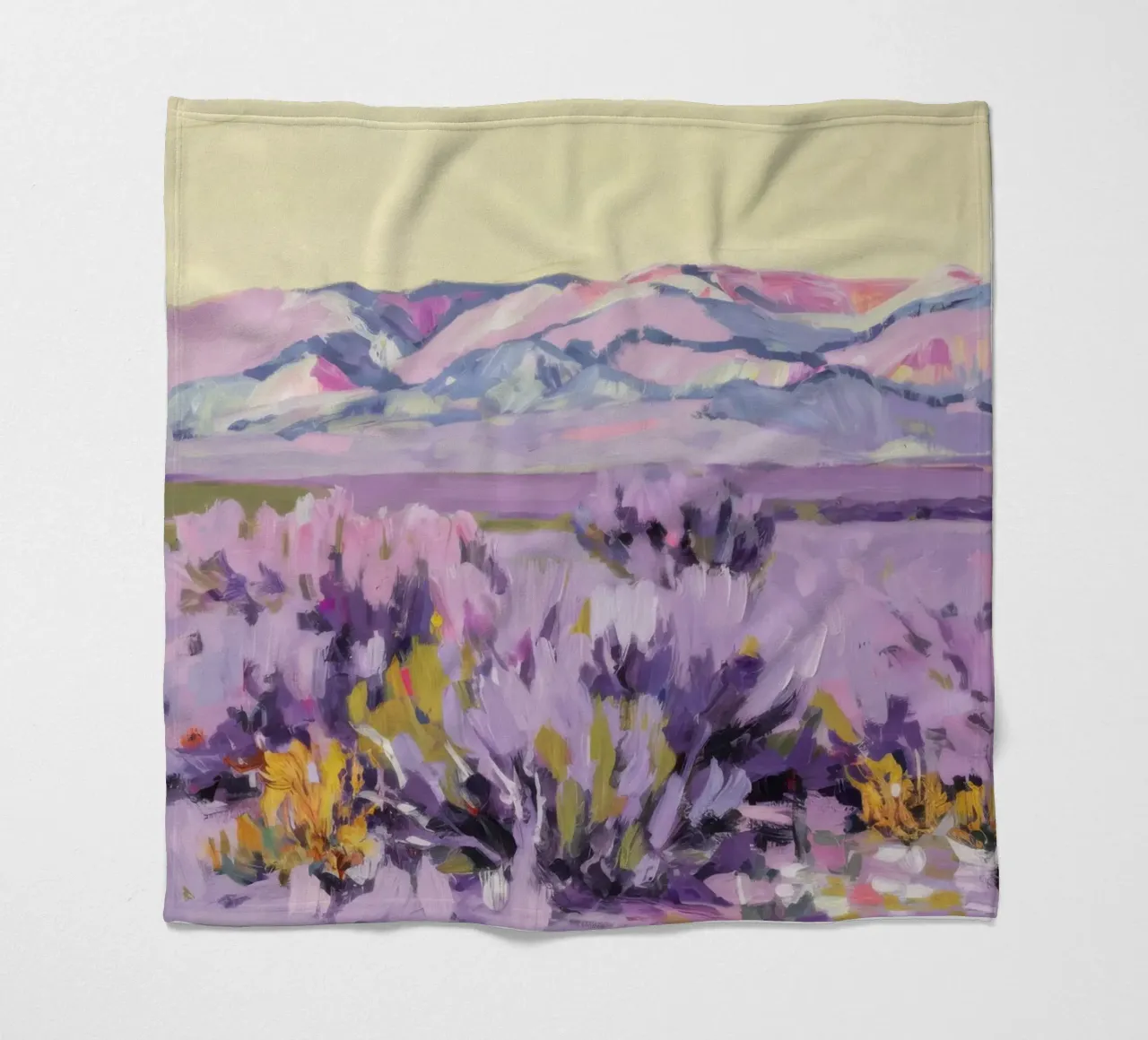 Colline di lavanda color nocciola coperta in pile da Angkasa Mist