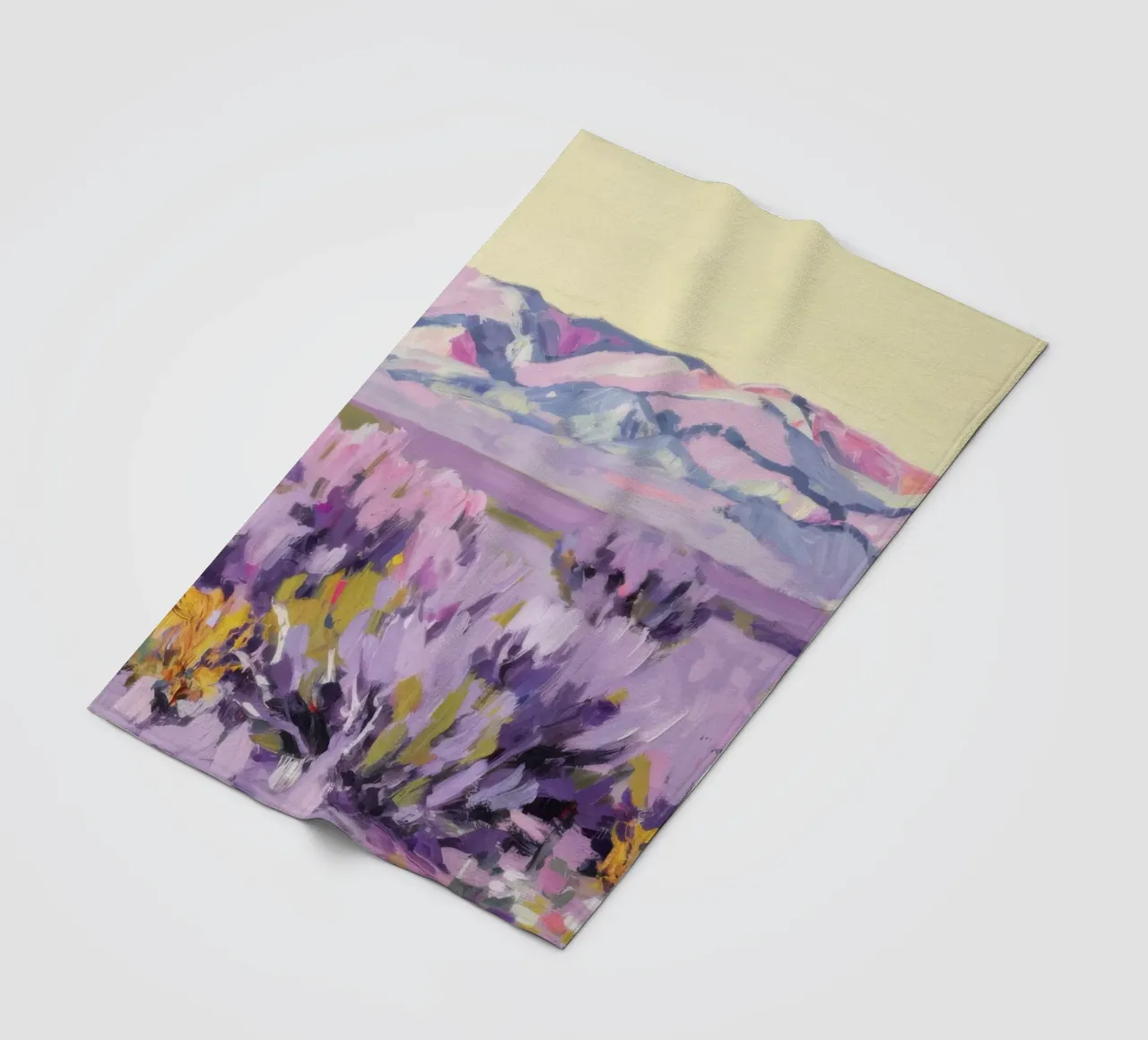 Colline di lavanda color nocciola coperta in pile da Angkasa Mist