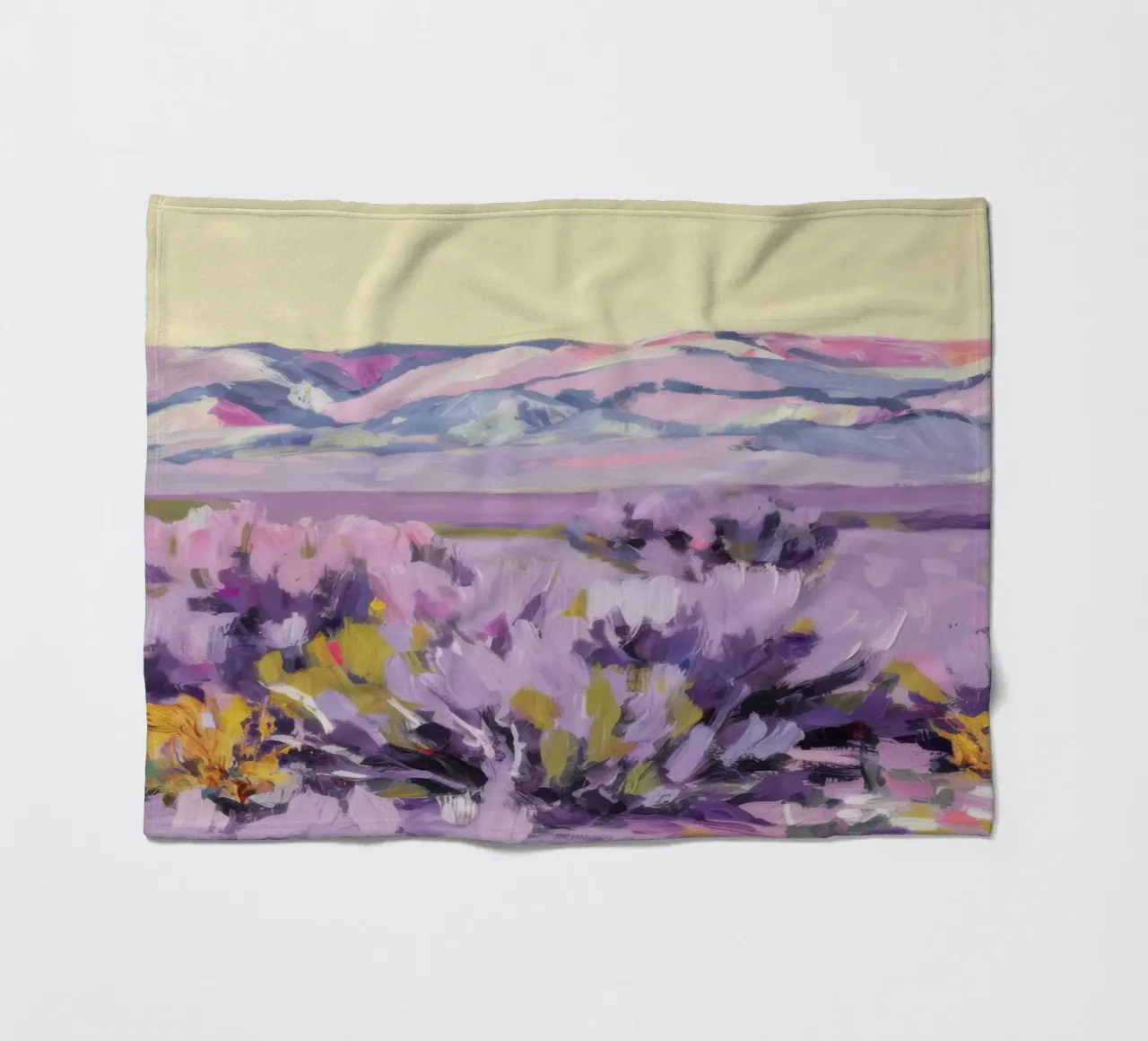 Colline di lavanda color nocciola coperta in pile da Angkasa Mist