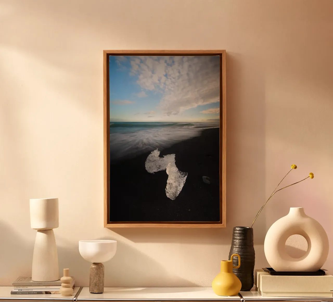 Eisblock am Strand Diamond Beach II Leinwand mit Schattenfugenrahmen von Fjöllart