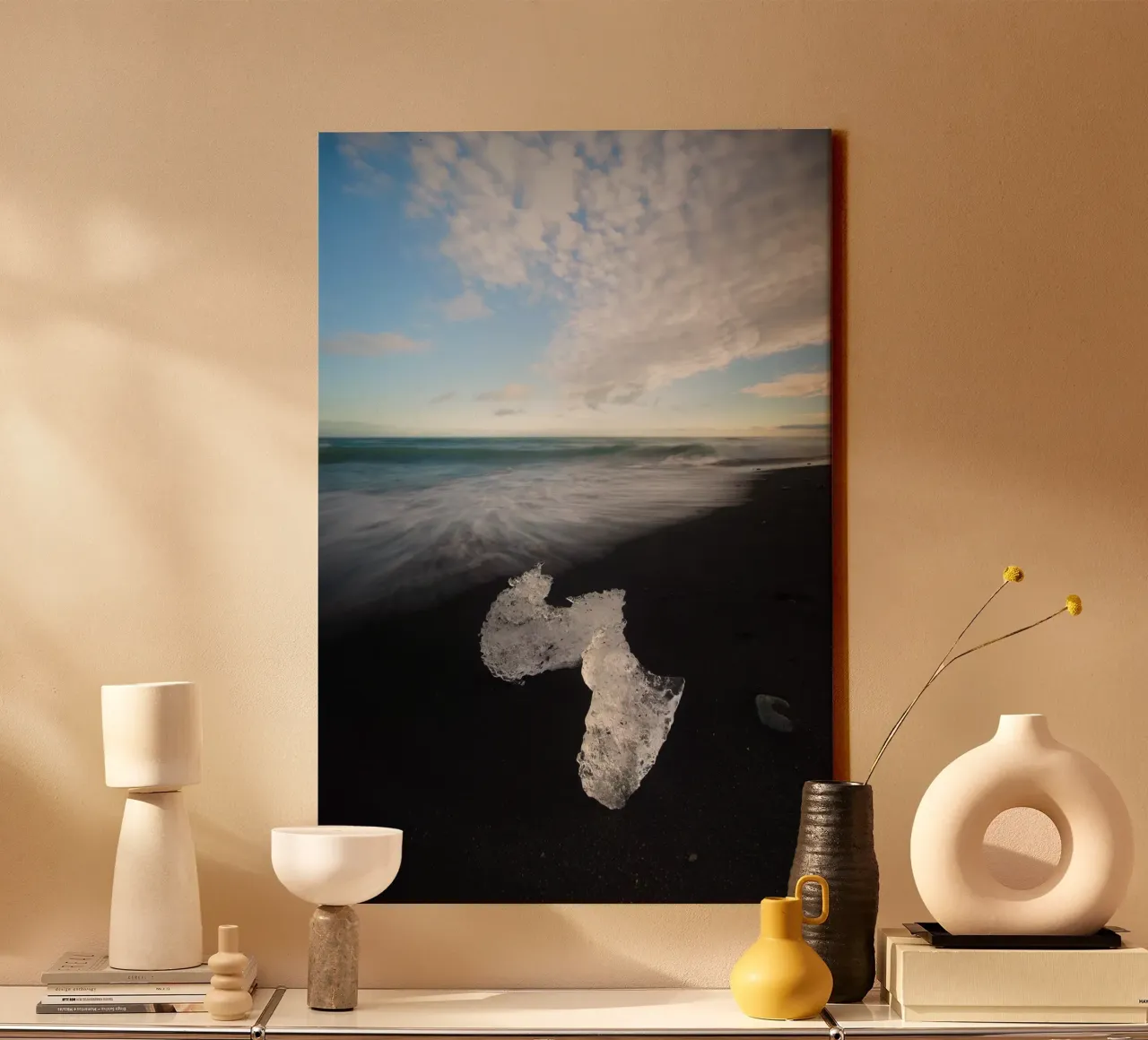 Eisblock am Strand Diamond Beach II Leinwand mit Schattenfugenrahmen von Fjöllart