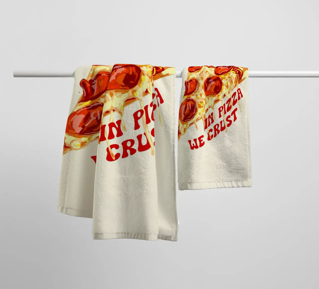 In Pizza Wir Kruste - Peperoni-Scheibe Handtuch von EDMPROJECT