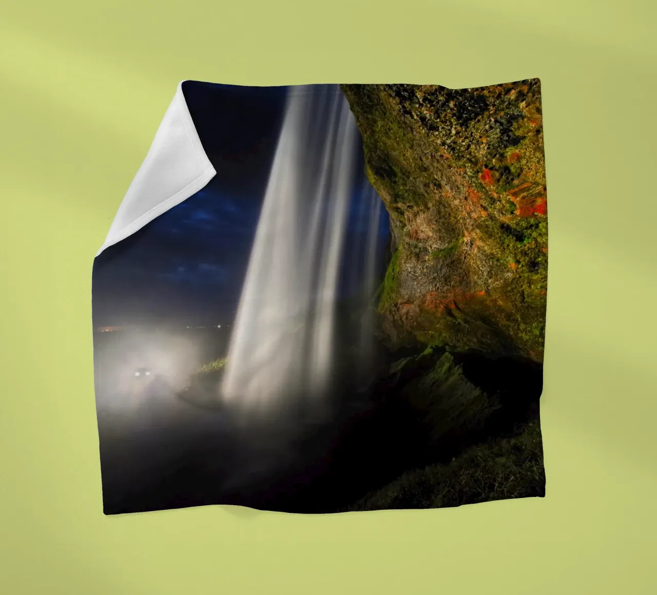 Dietro la cascata di notte coperta in pile da Fjöllart