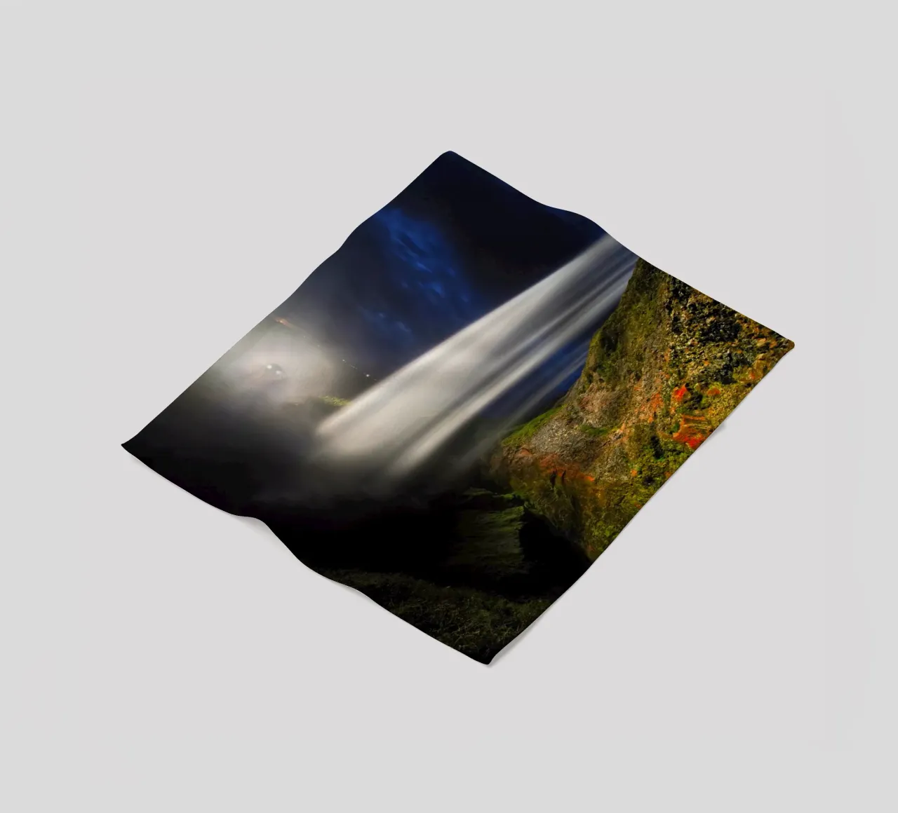 Dietro la cascata di notte coperta in pile da Fjöllart