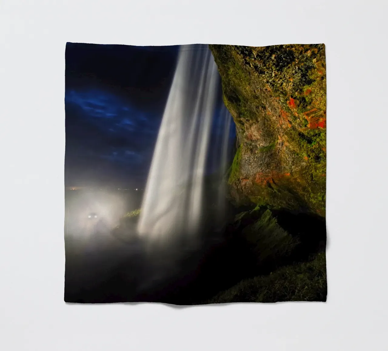 Dietro la cascata di notte coperta in pile da Fjöllart