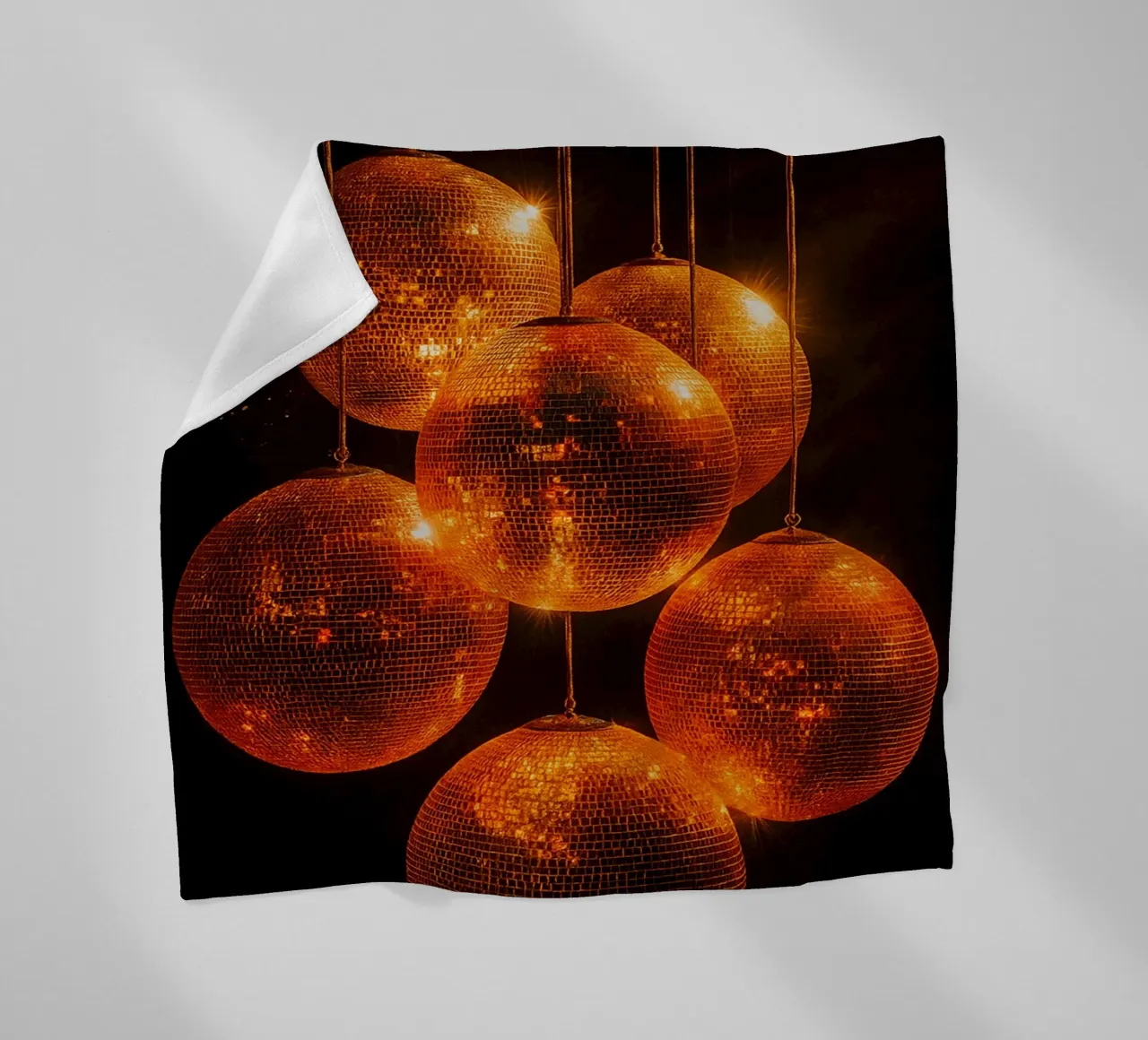 lampada a sfera da discoteca coperta in pile da tamarind