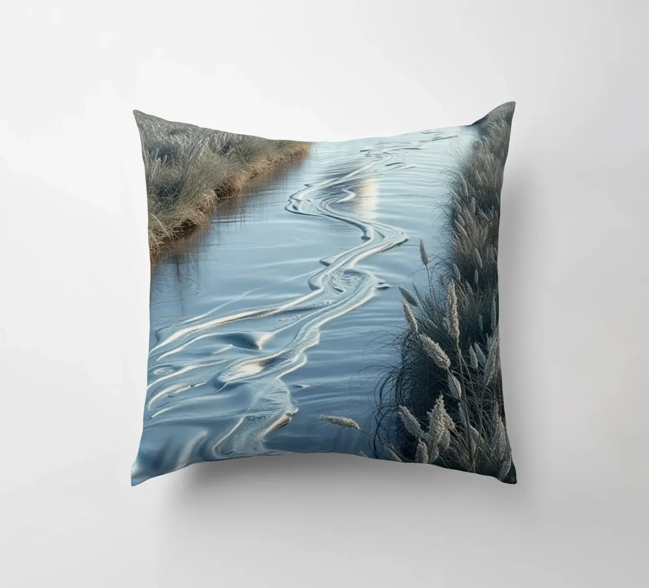 Paesaggio onirico sereno: Il riflesso di una sfera d'argento cuscino da Artistic-shop