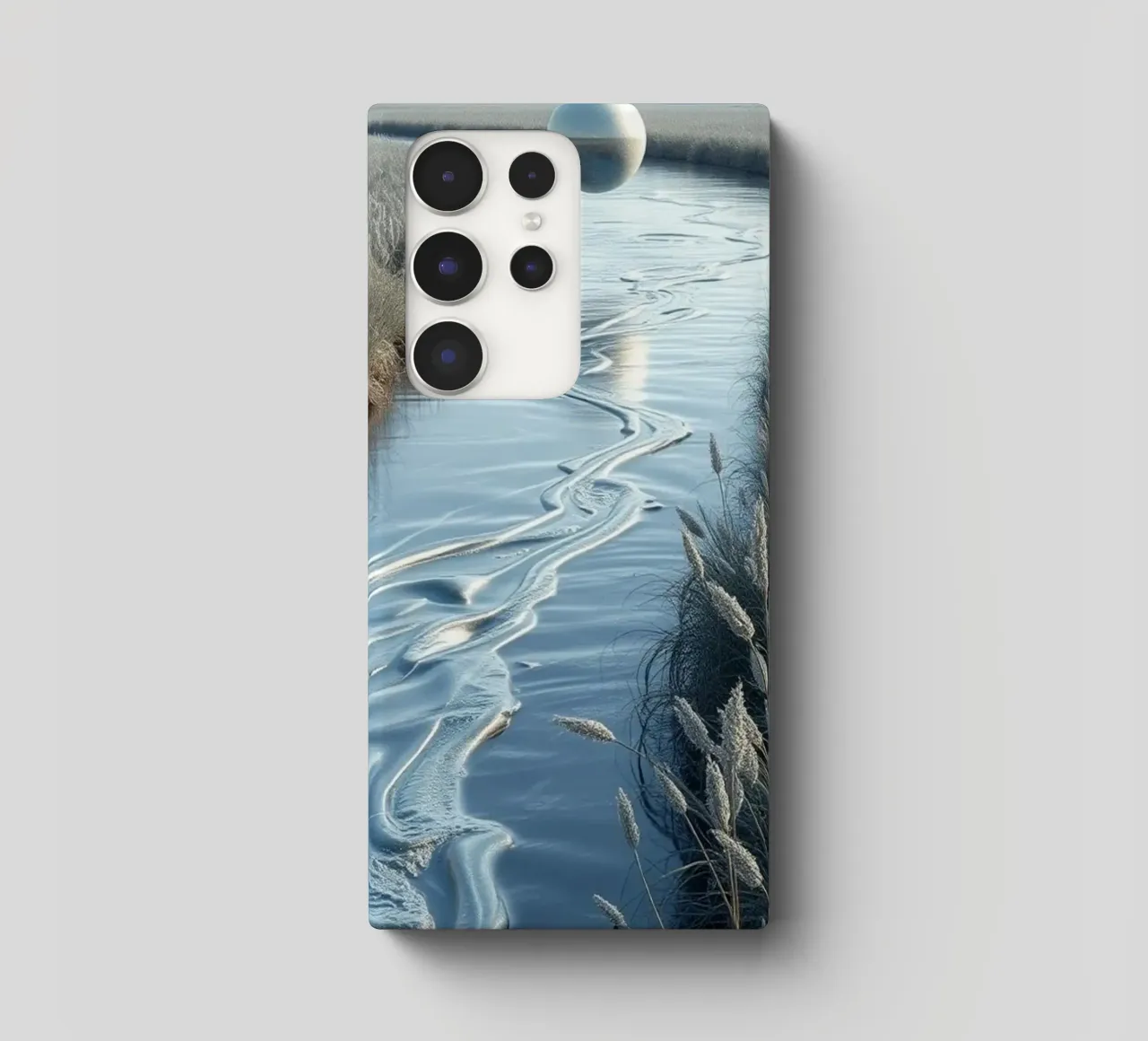 Paesaggio onirico sereno: Il riflesso di una sfera d'argento cover samsung da Artistic-shop