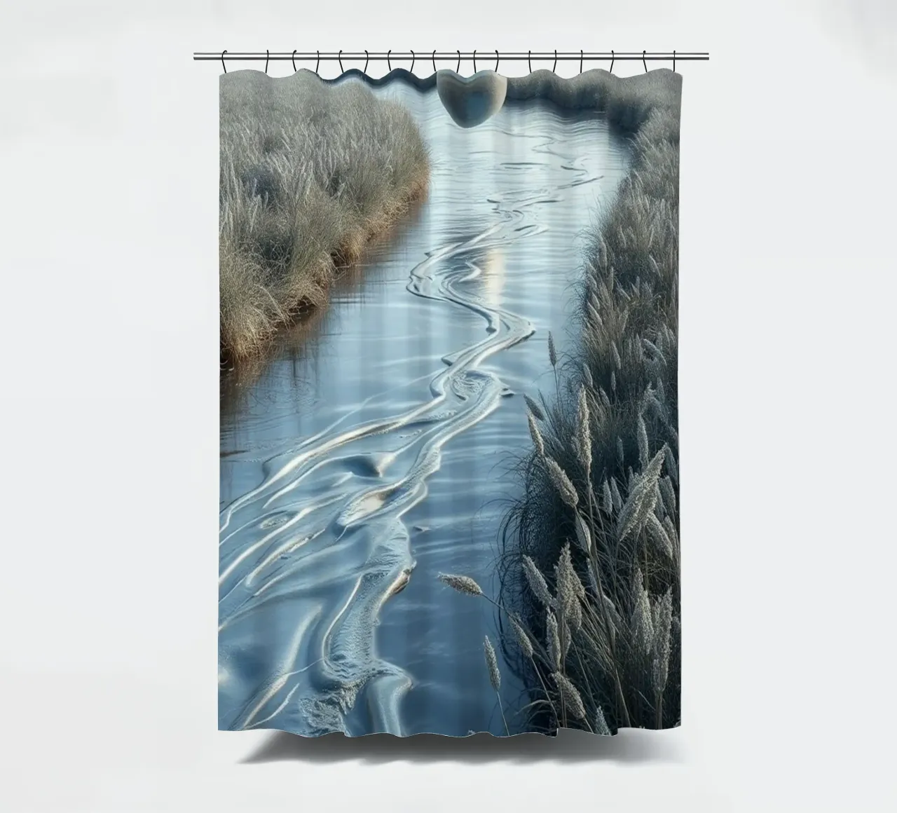 Paesaggio onirico sereno: Il riflesso di una sfera d'argento tenda da doccia da Artistic-shop