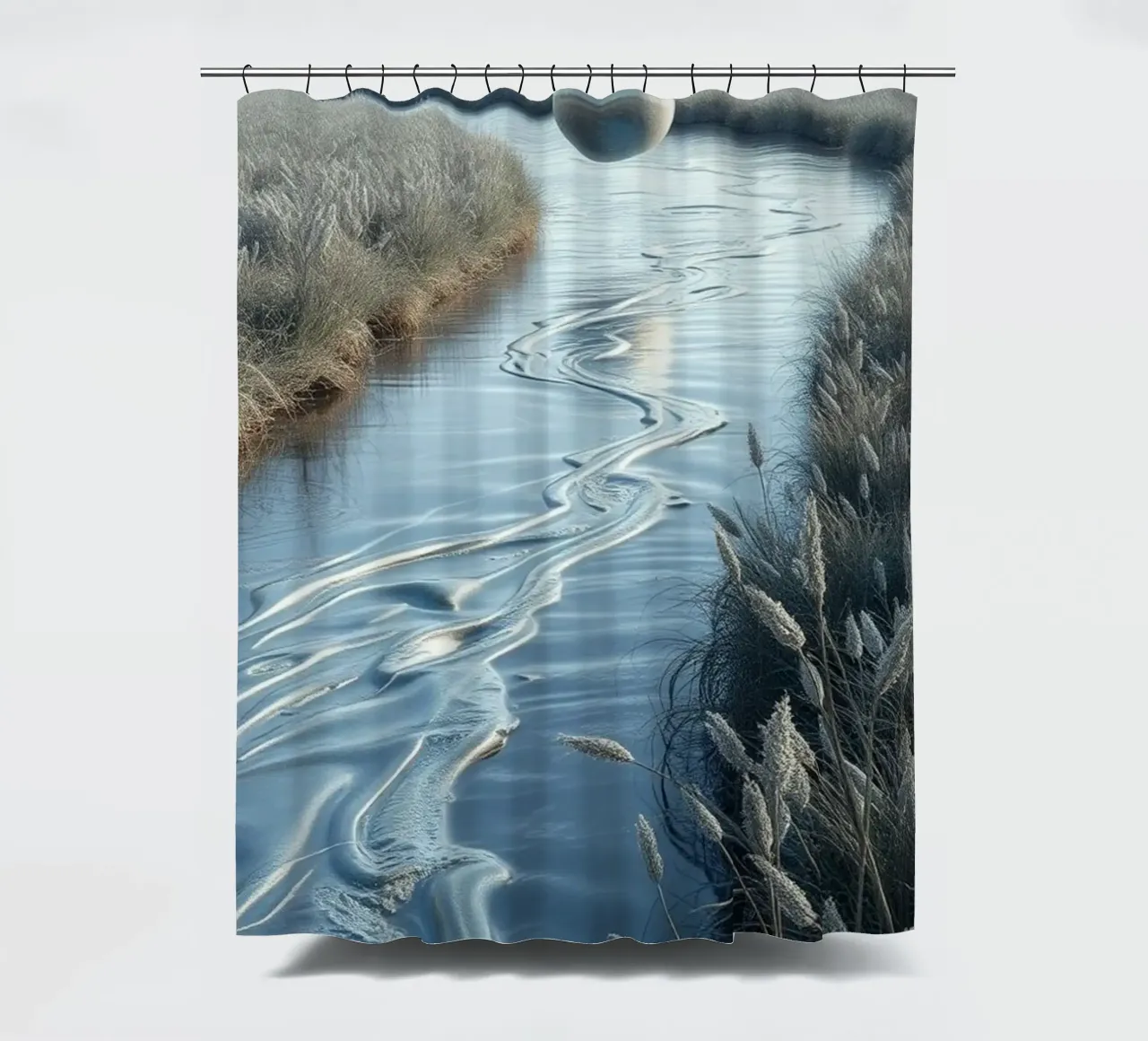 Paesaggio onirico sereno: Il riflesso di una sfera d'argento tenda da doccia da Artistic-shop