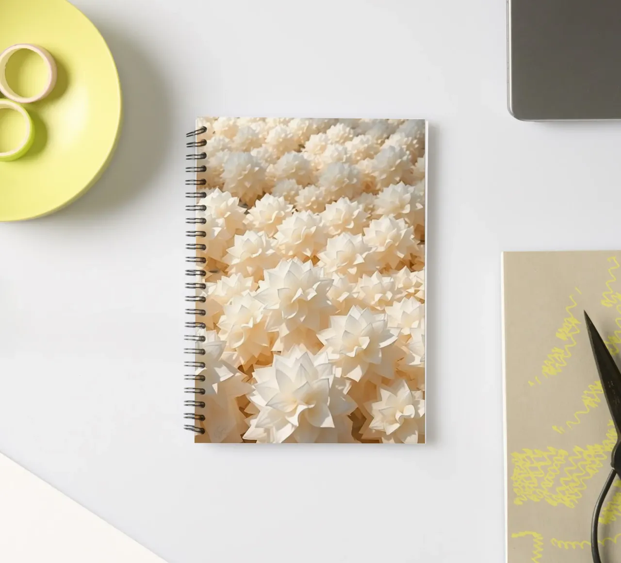 Dalie bianche luminescenti: Un campo di carta diario ad anelli da Artistic-shop