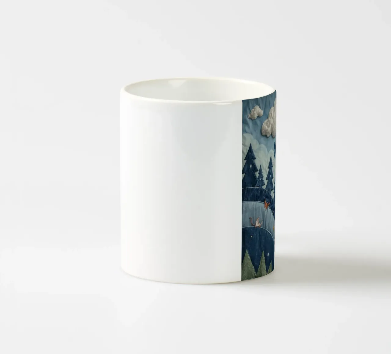 Paesaggio trapuntato con corpi celesti e animali selvatici tazza in ceramica da DesignDoodle