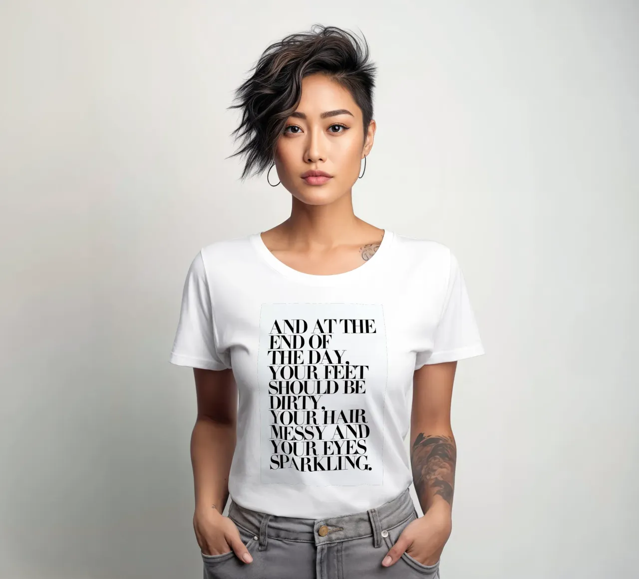 At The End Of The Day Your Feet Should Be t-shirt da donna da Honeymoon Hotel